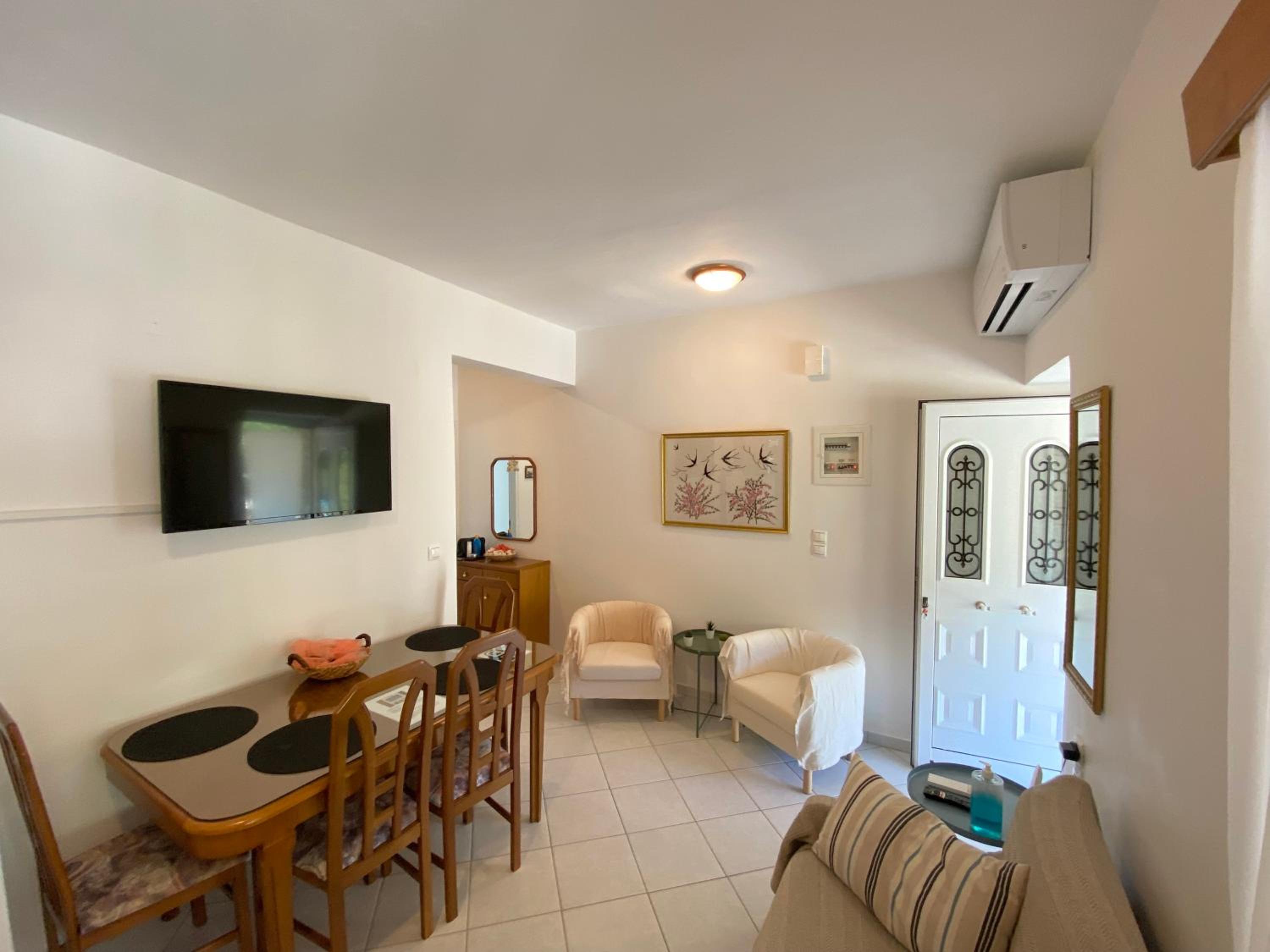 Apartment with Mountain View - Photo 34