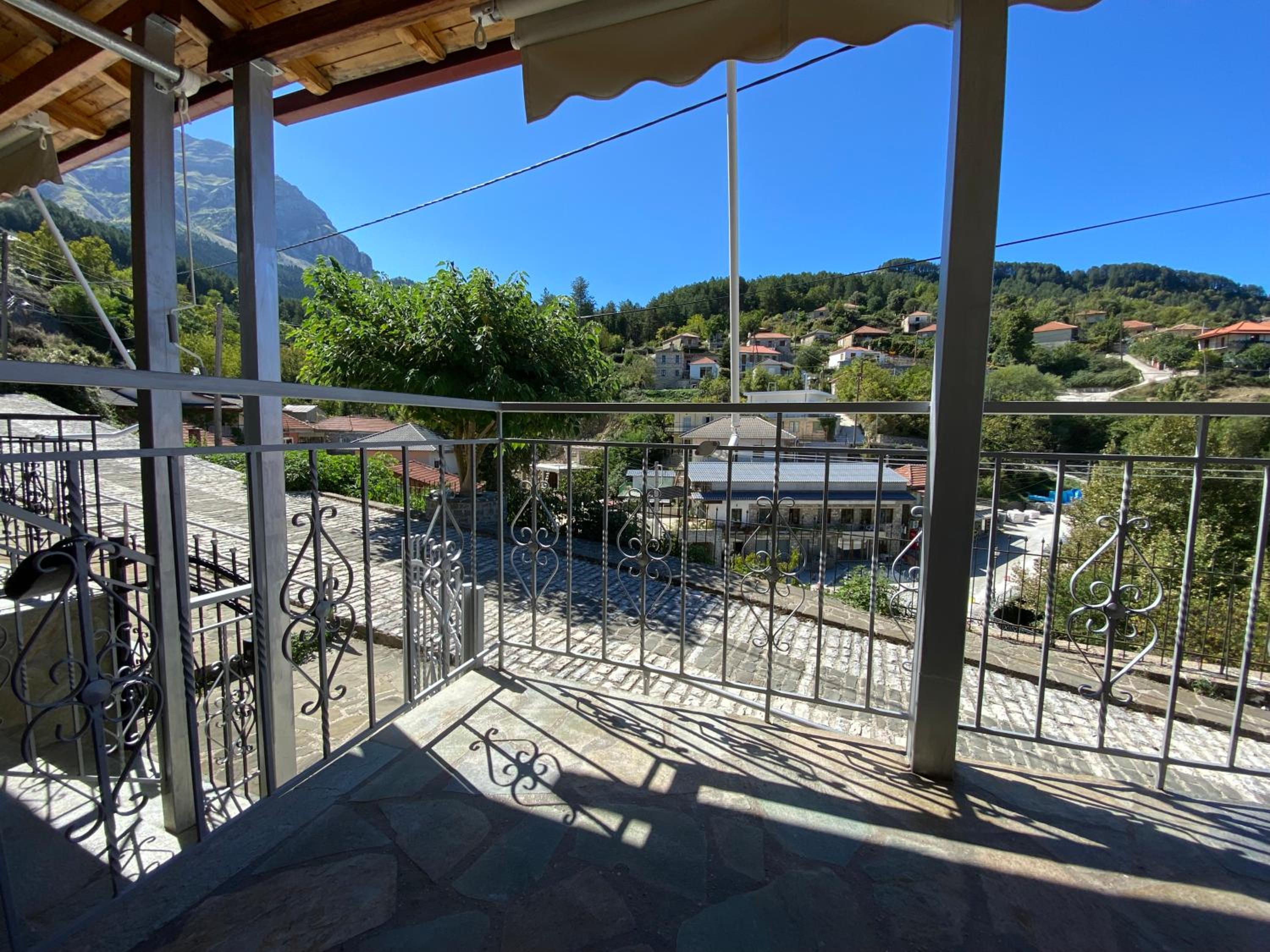 Apartment with Mountain View - Photo 24