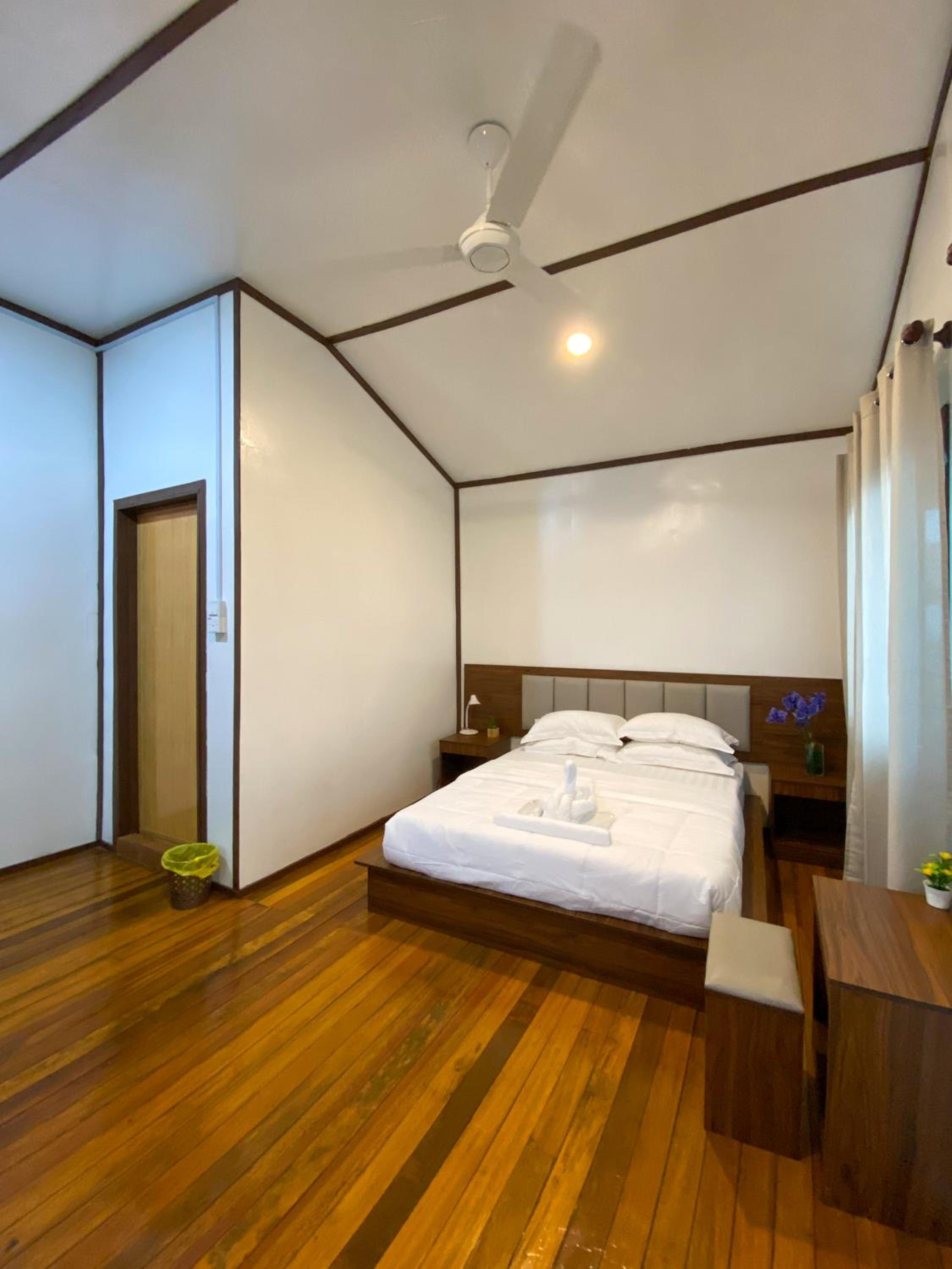 Deluxe Double Room with Balcony and Sea View - Photo 31