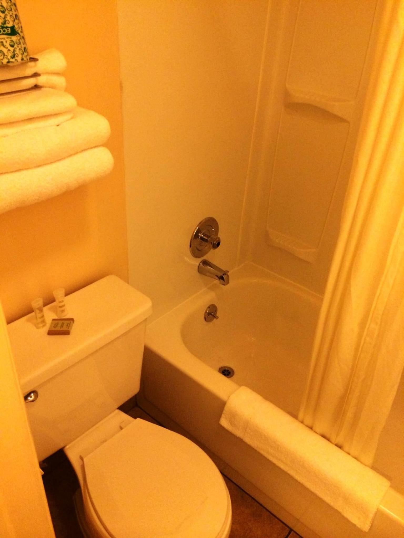 King Room - Non-Smoking - Photo 6