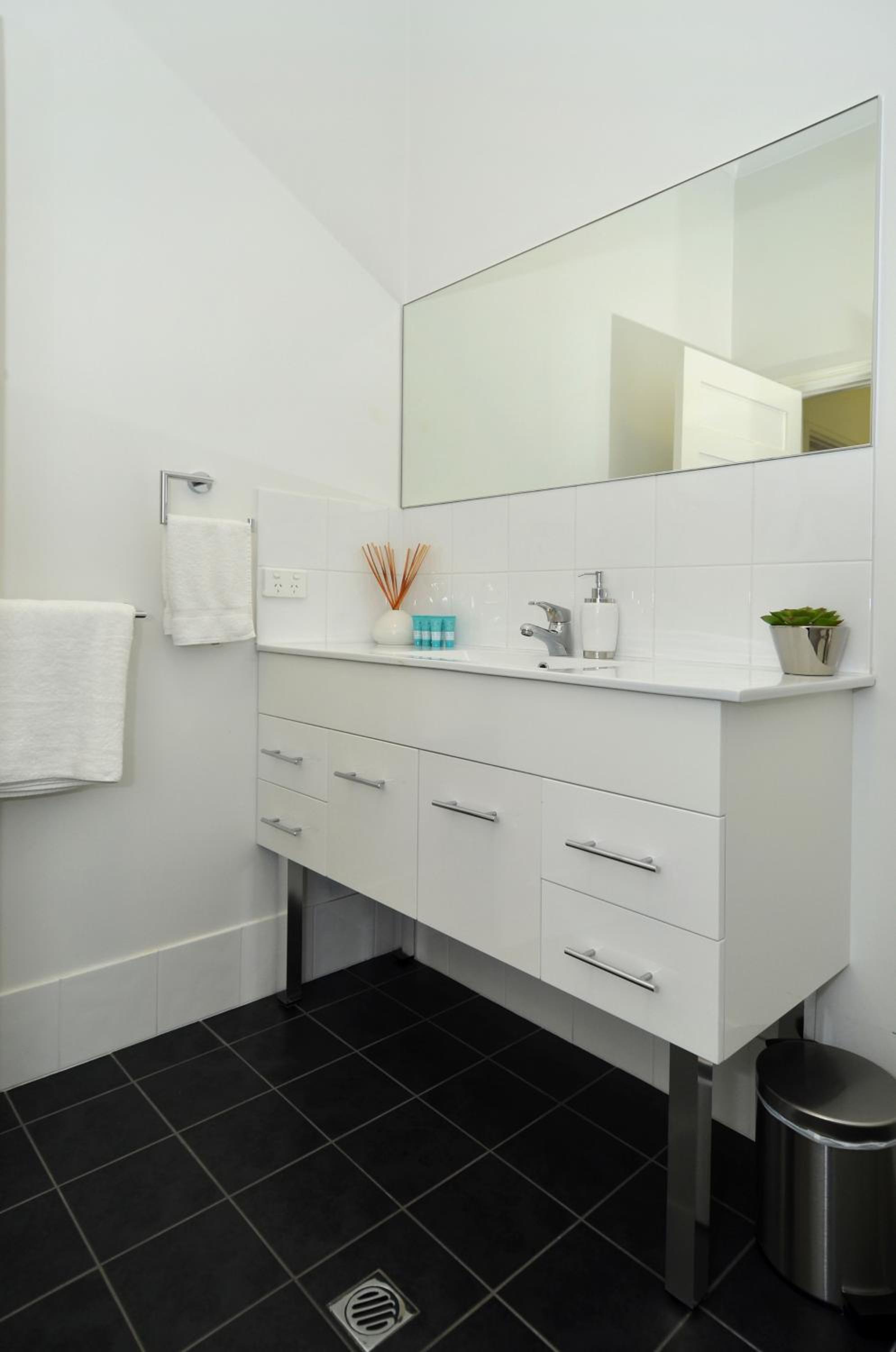 One-Bedroom Apartment - 2 photo 2