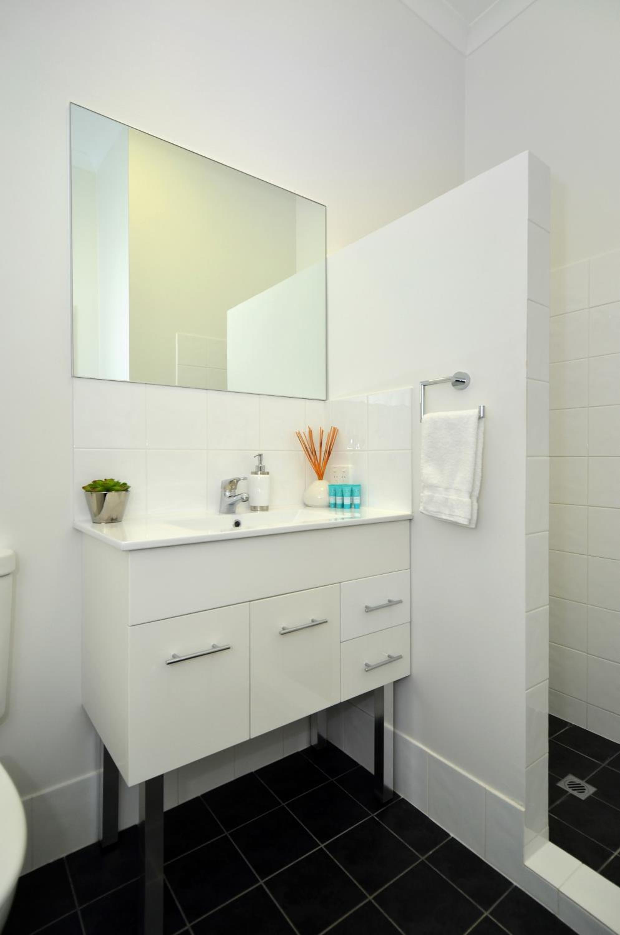 One-Bedroom Apartment - 1 photo 2