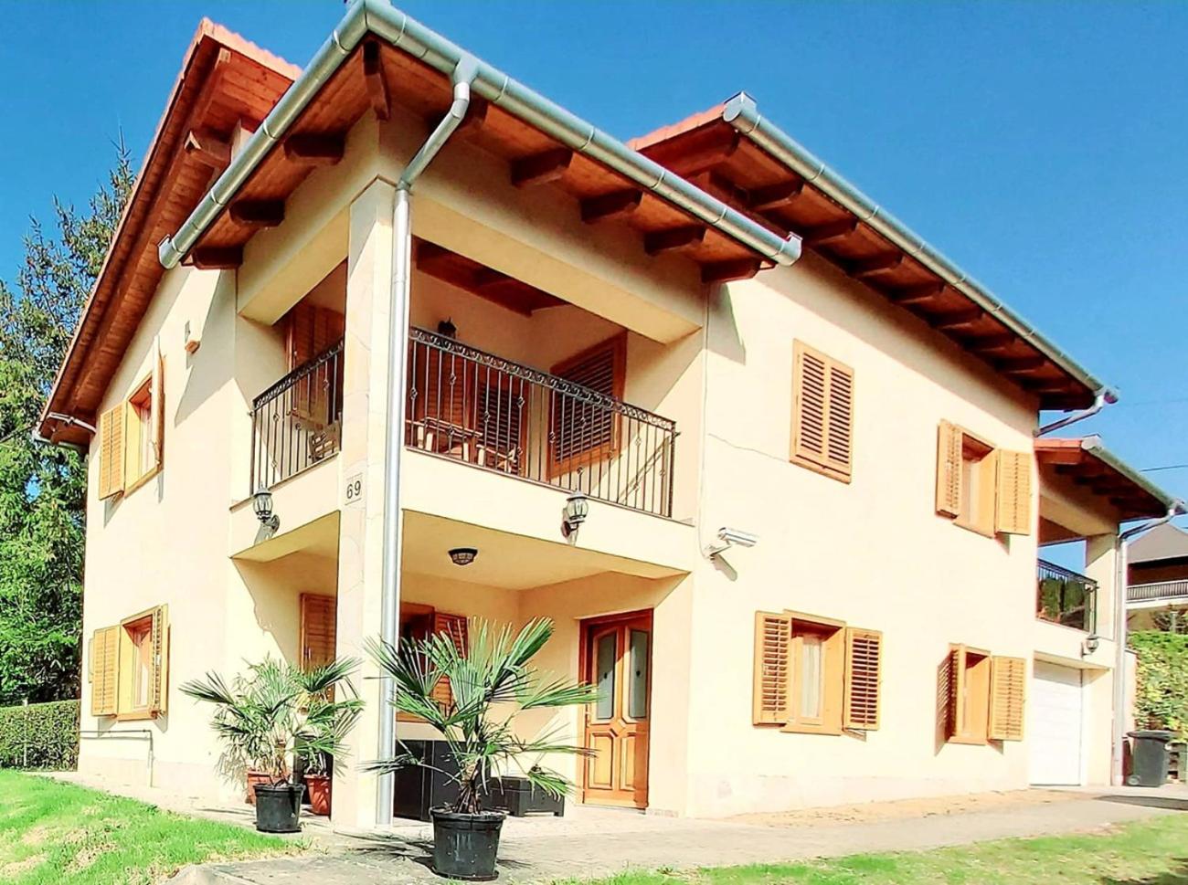 Apartment with Garden View photo 2