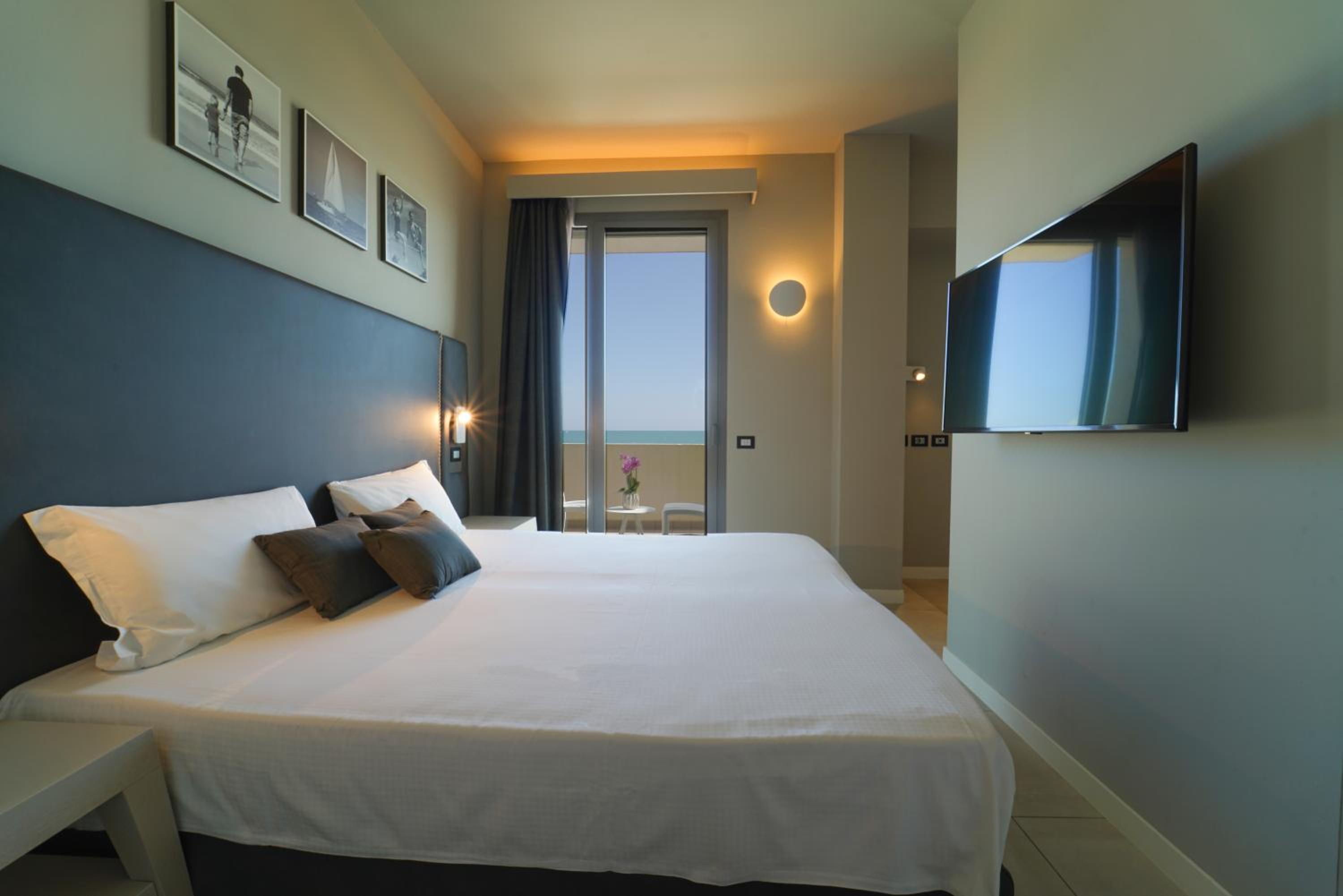 Junior Suite with Sea View - Photo 2