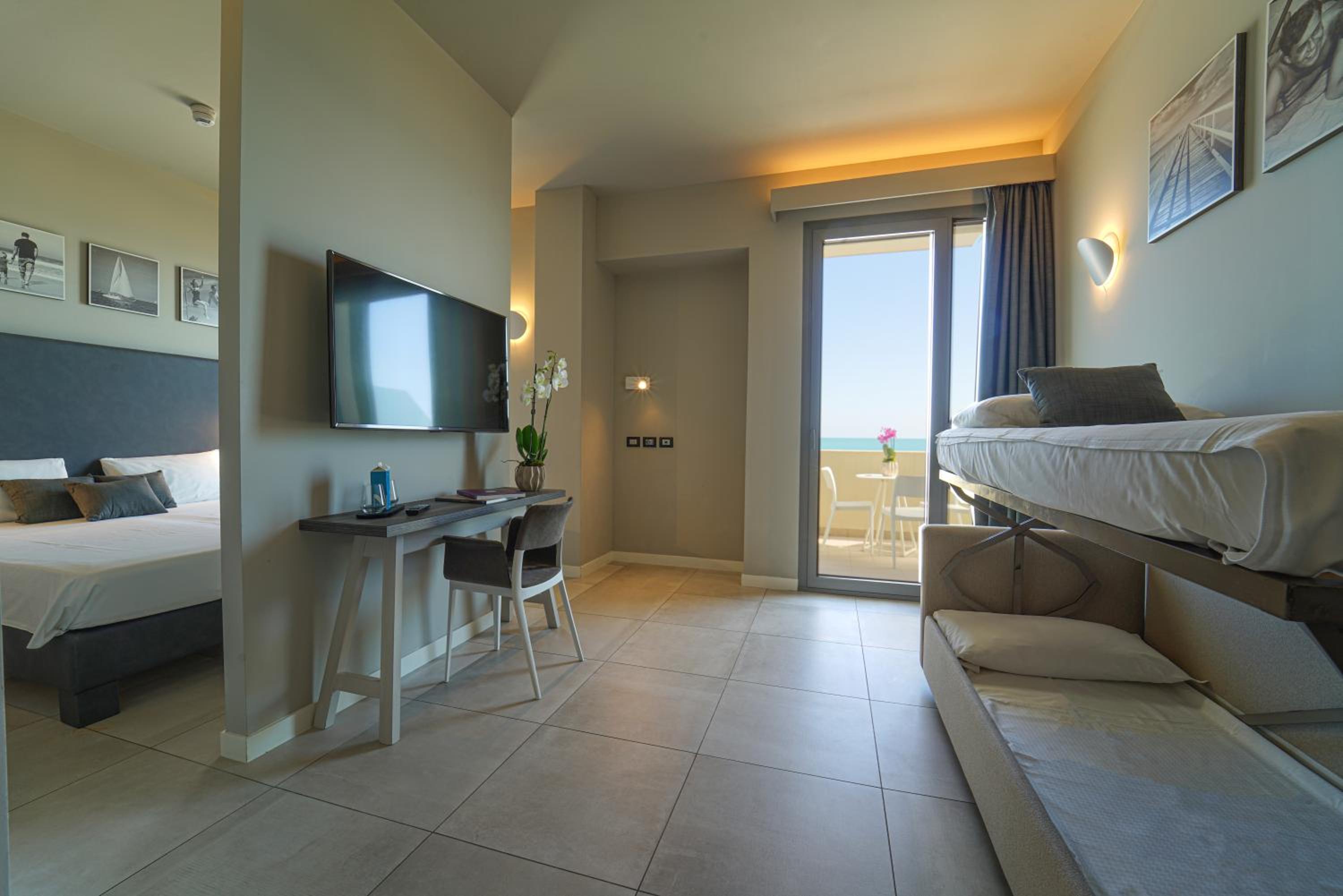 Junior Suite with Sea View - Photo 10