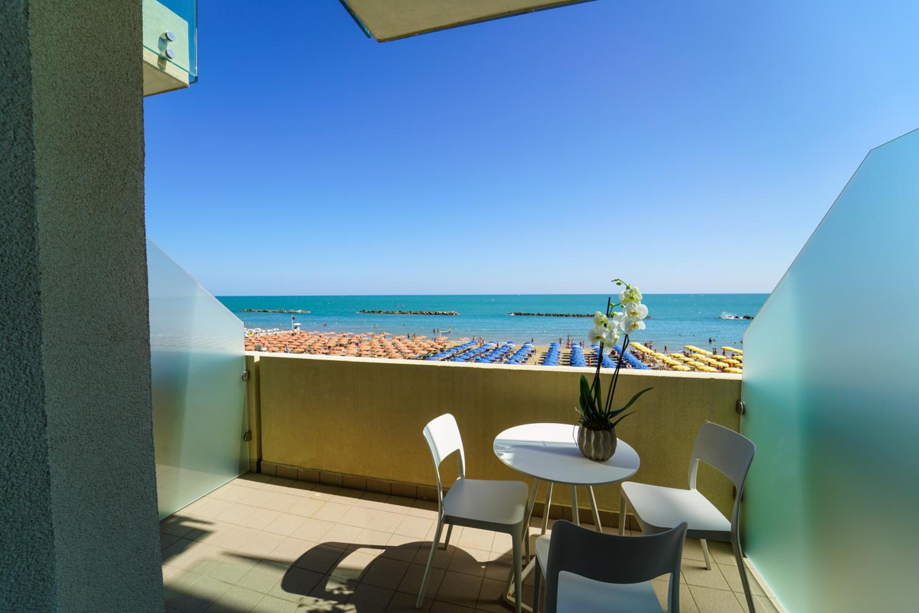 Junior Suite with Sea View - Photo 4