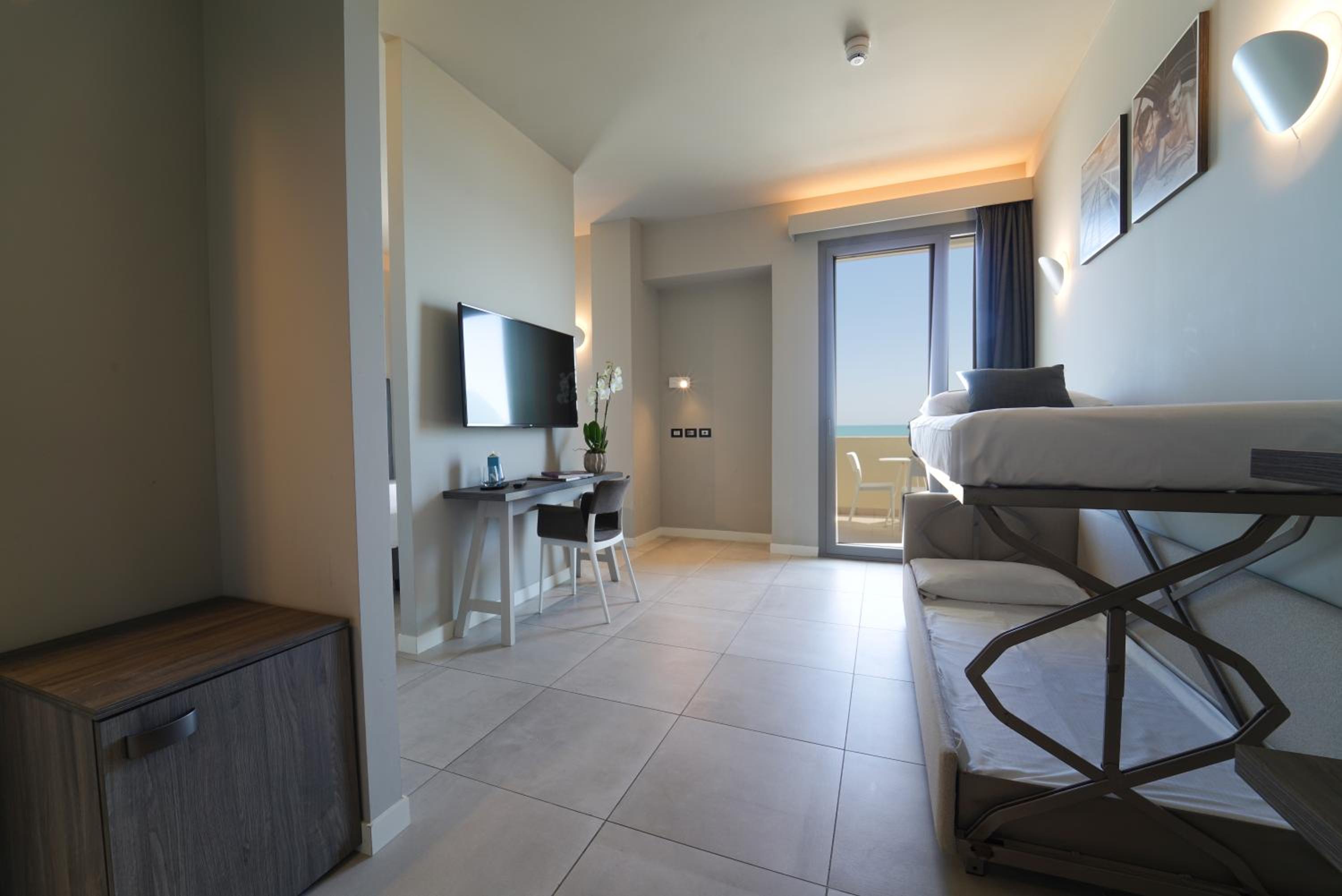 Junior Suite with Sea View - Photo 11