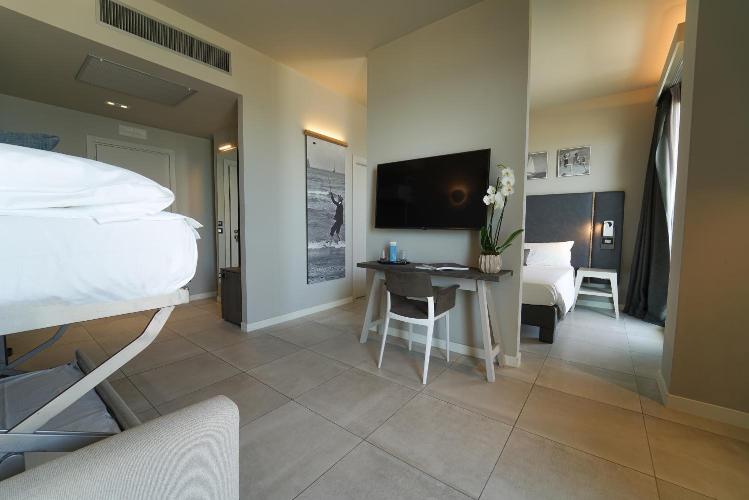 Junior Suite with Sea View - Photo 9
