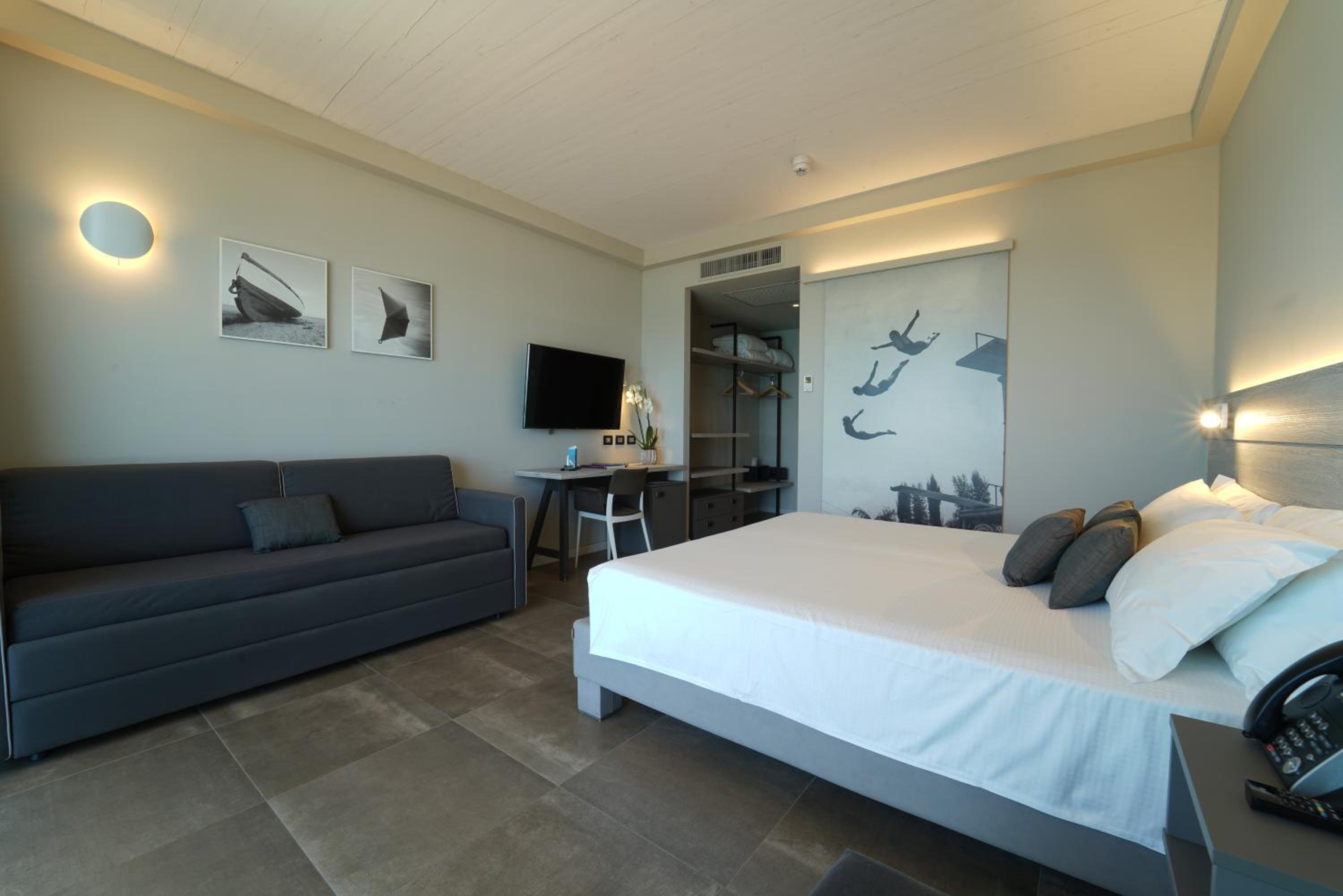 Family Room with Sea View - Photo 1