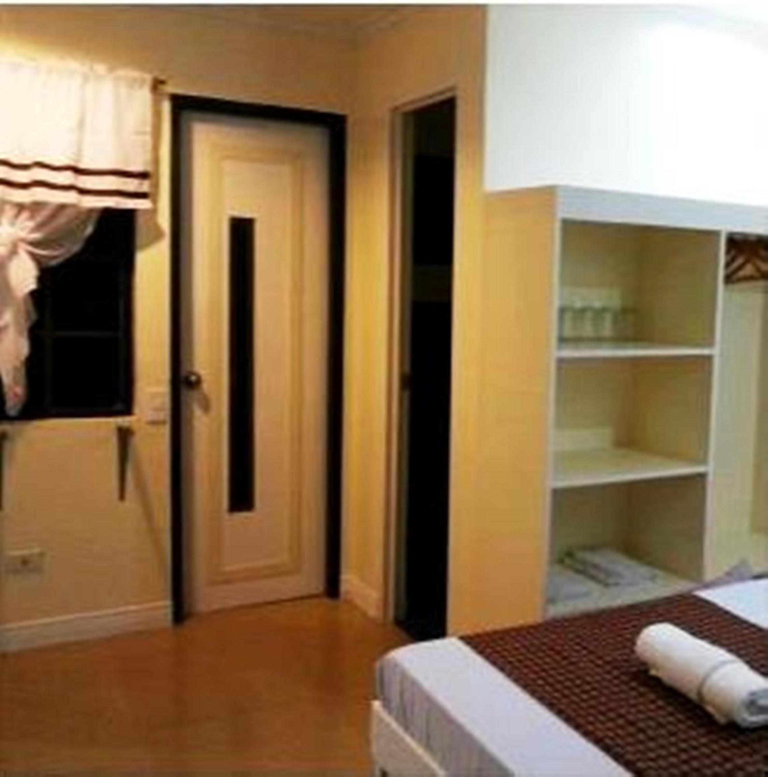 Superior Family Room - Photo 2