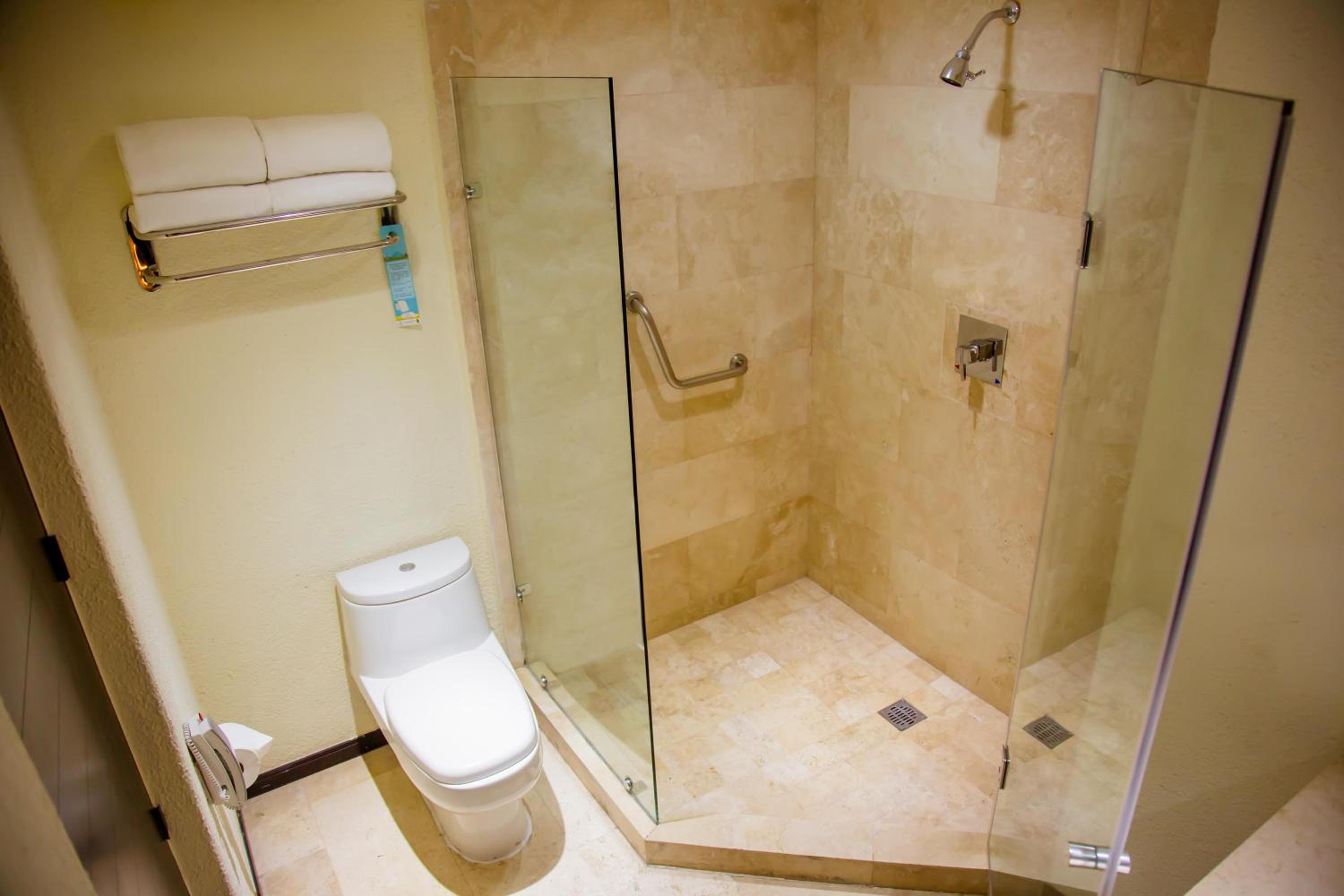 One-Bedroom Suite thumbnail 6
