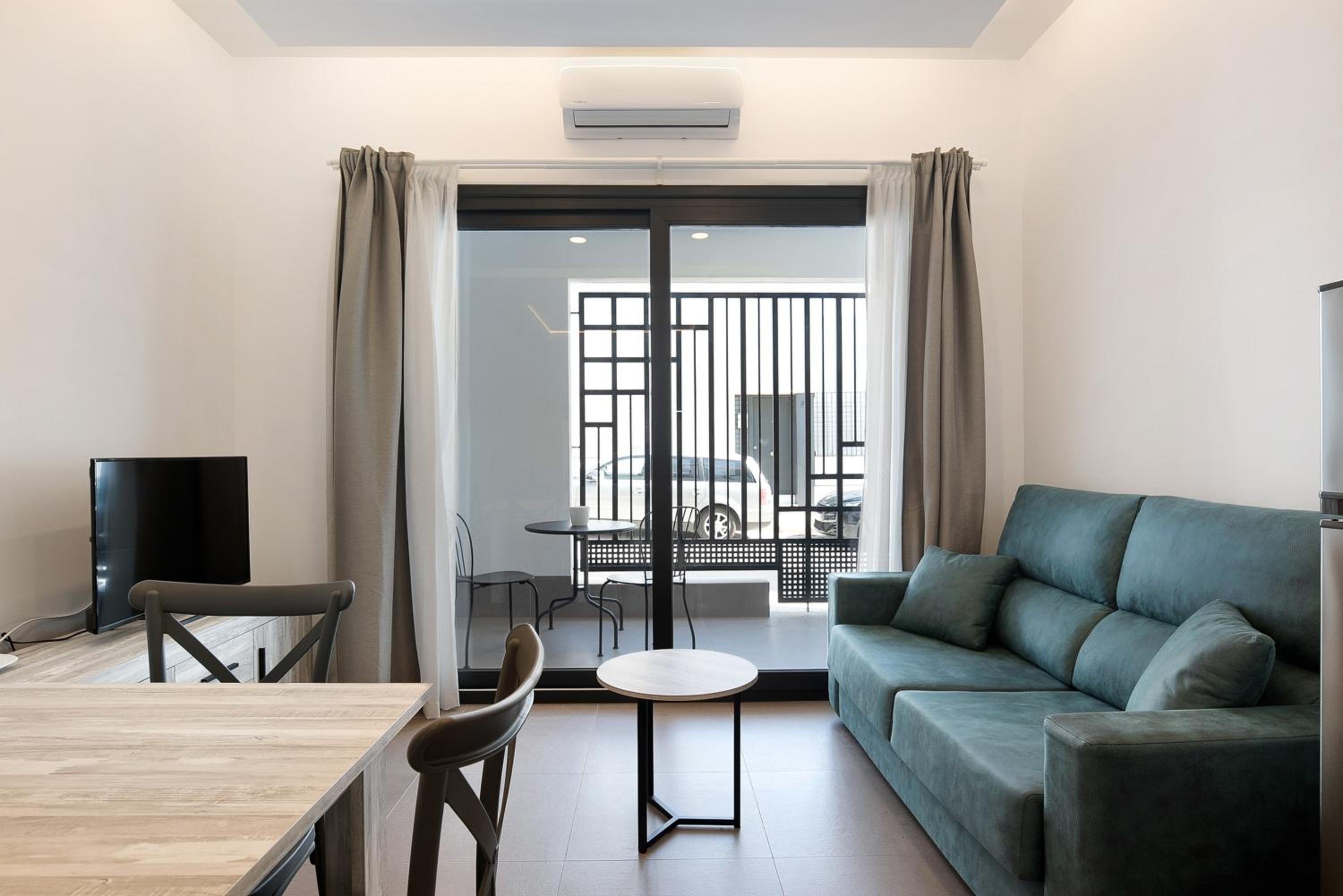 Apartamento de un dormitorio superior con balcón