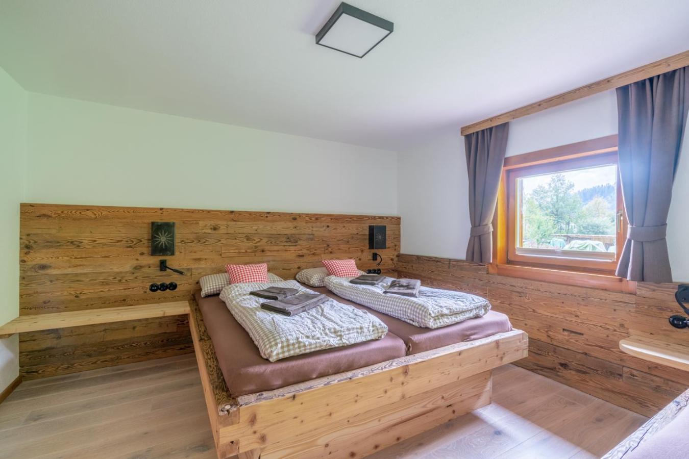 Five-Bedroom House photo 1