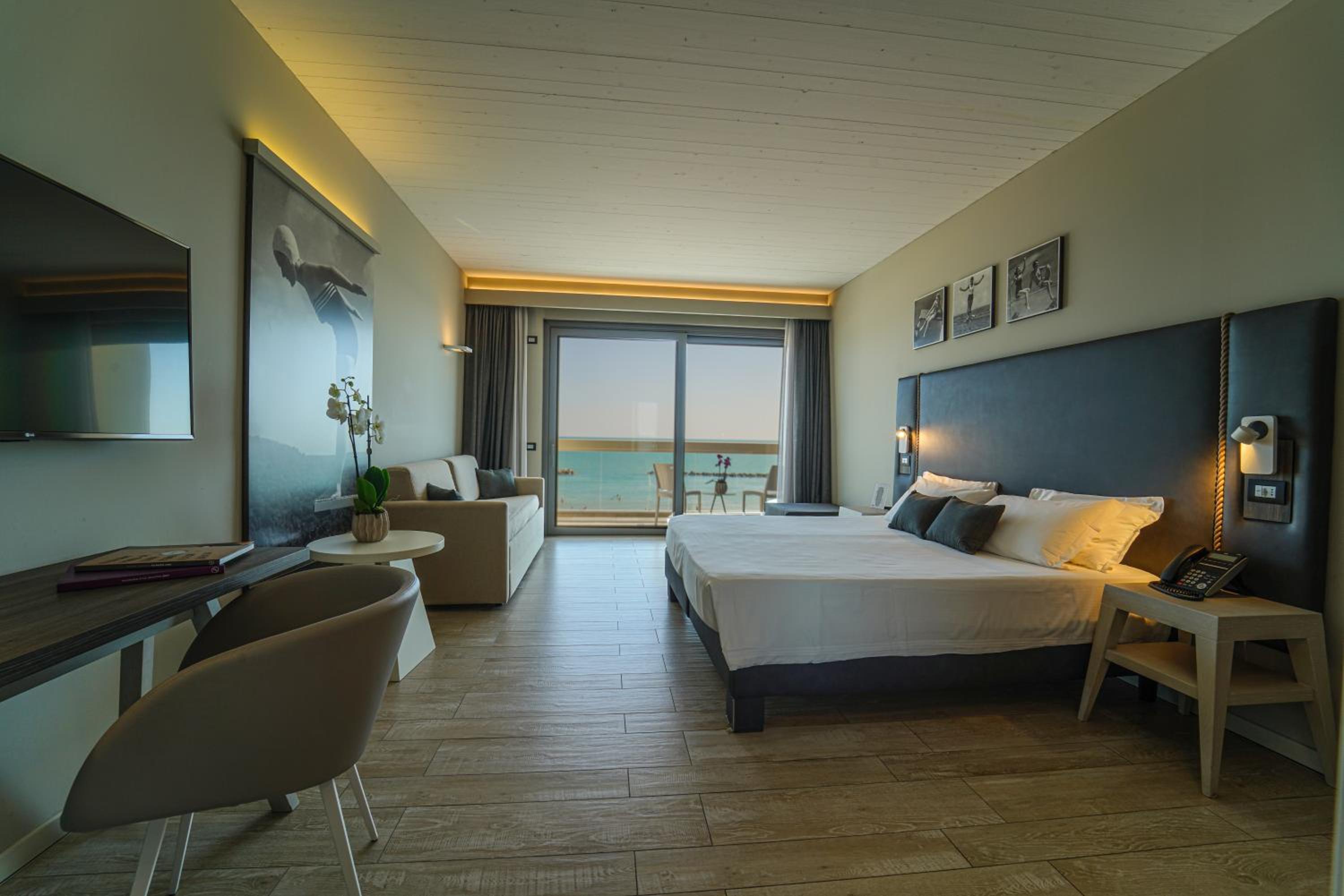 Family Room with Sea View - Photo 2