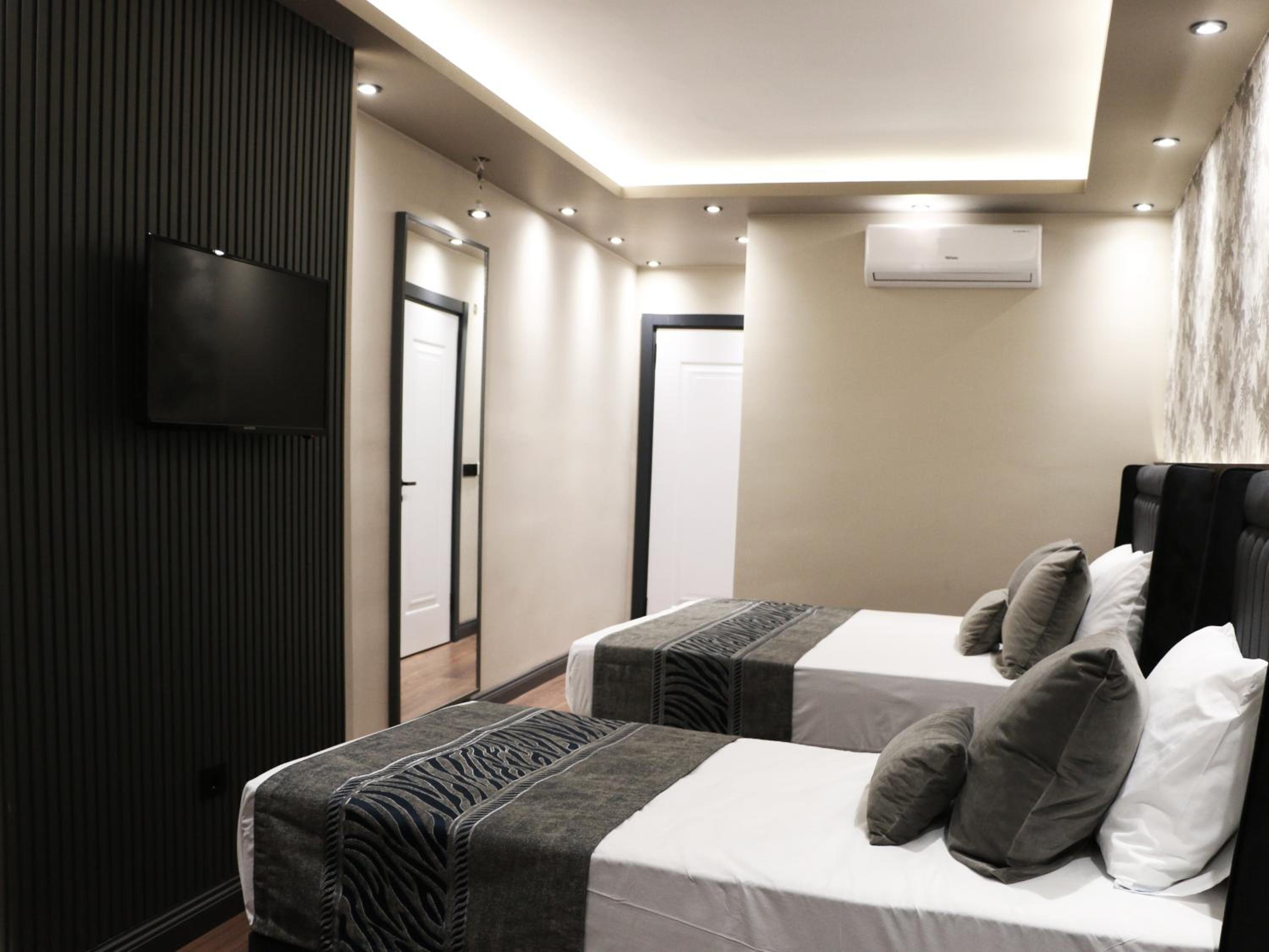 Deluxe Family Suite photo 2