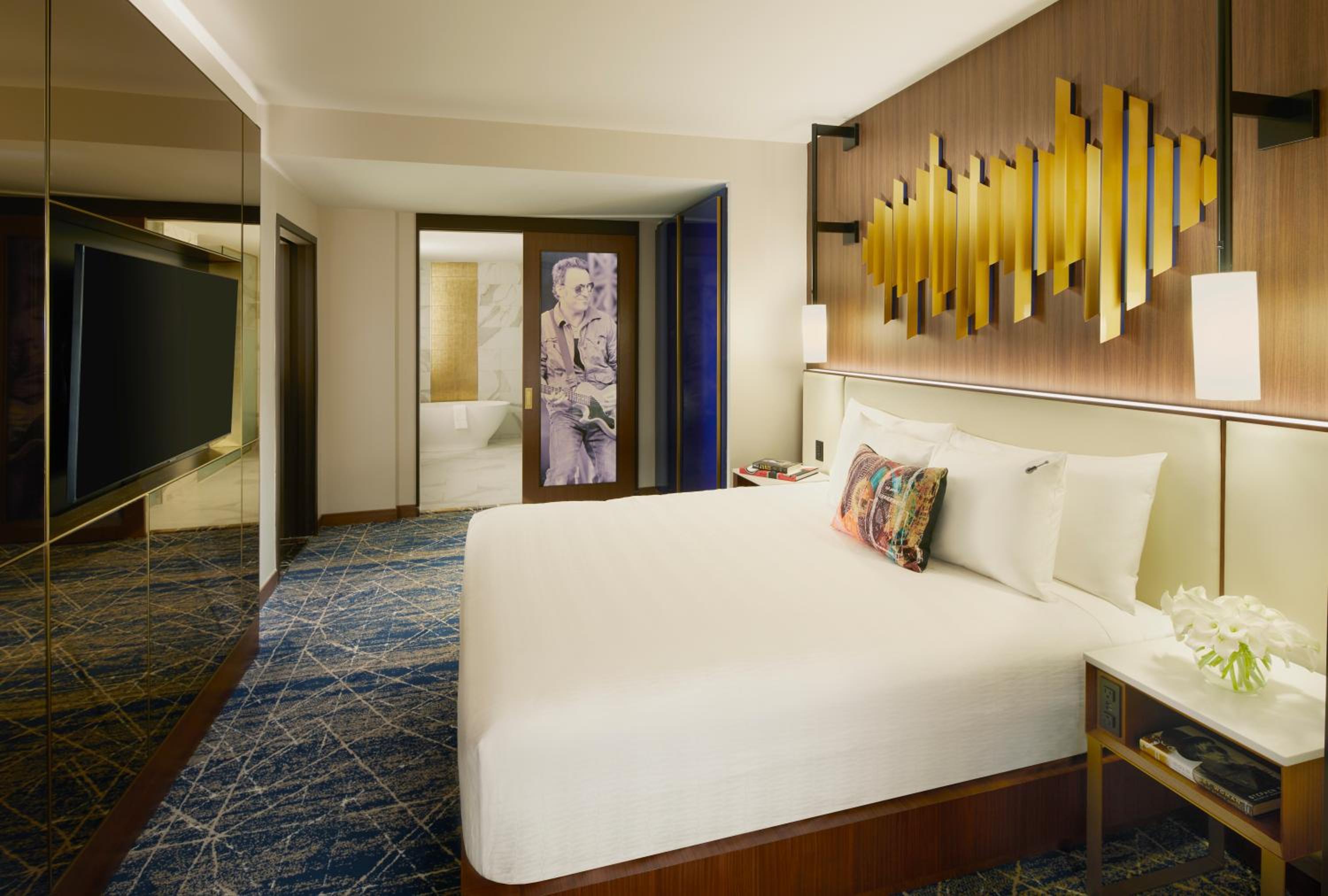 Standard Queen Room