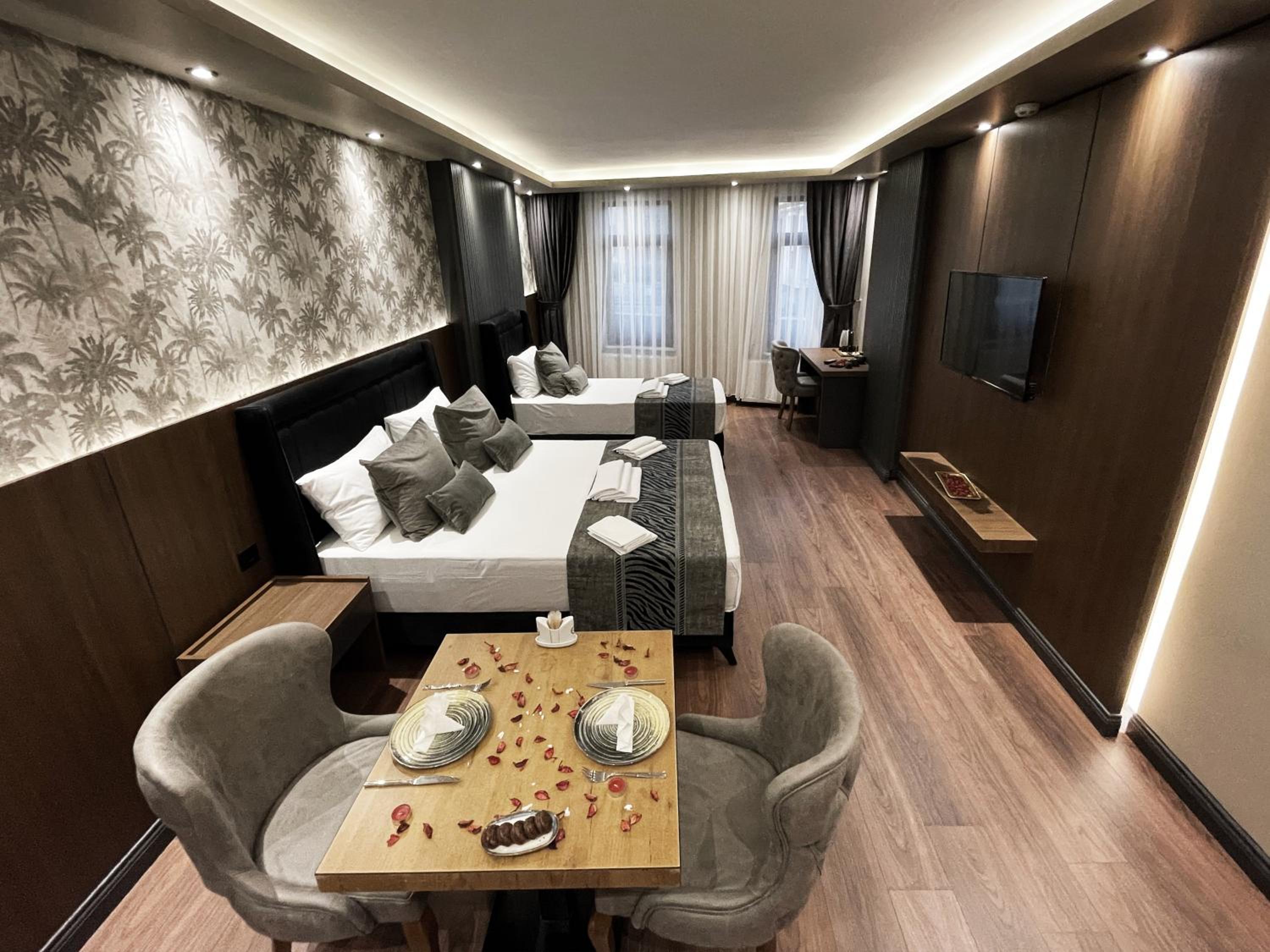 Deluxe Suite photo 2