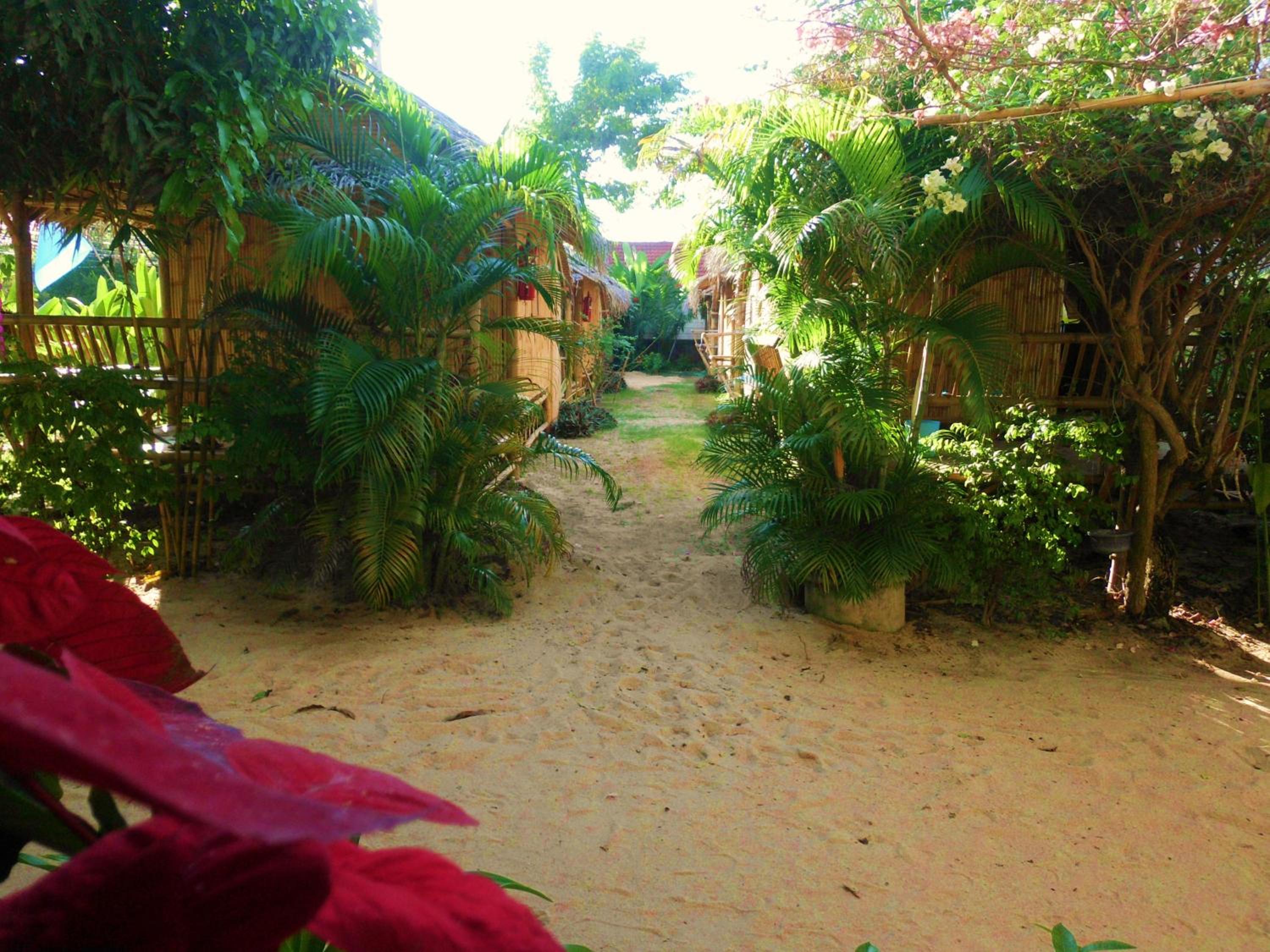 Bungalow Road Side - Photo 5