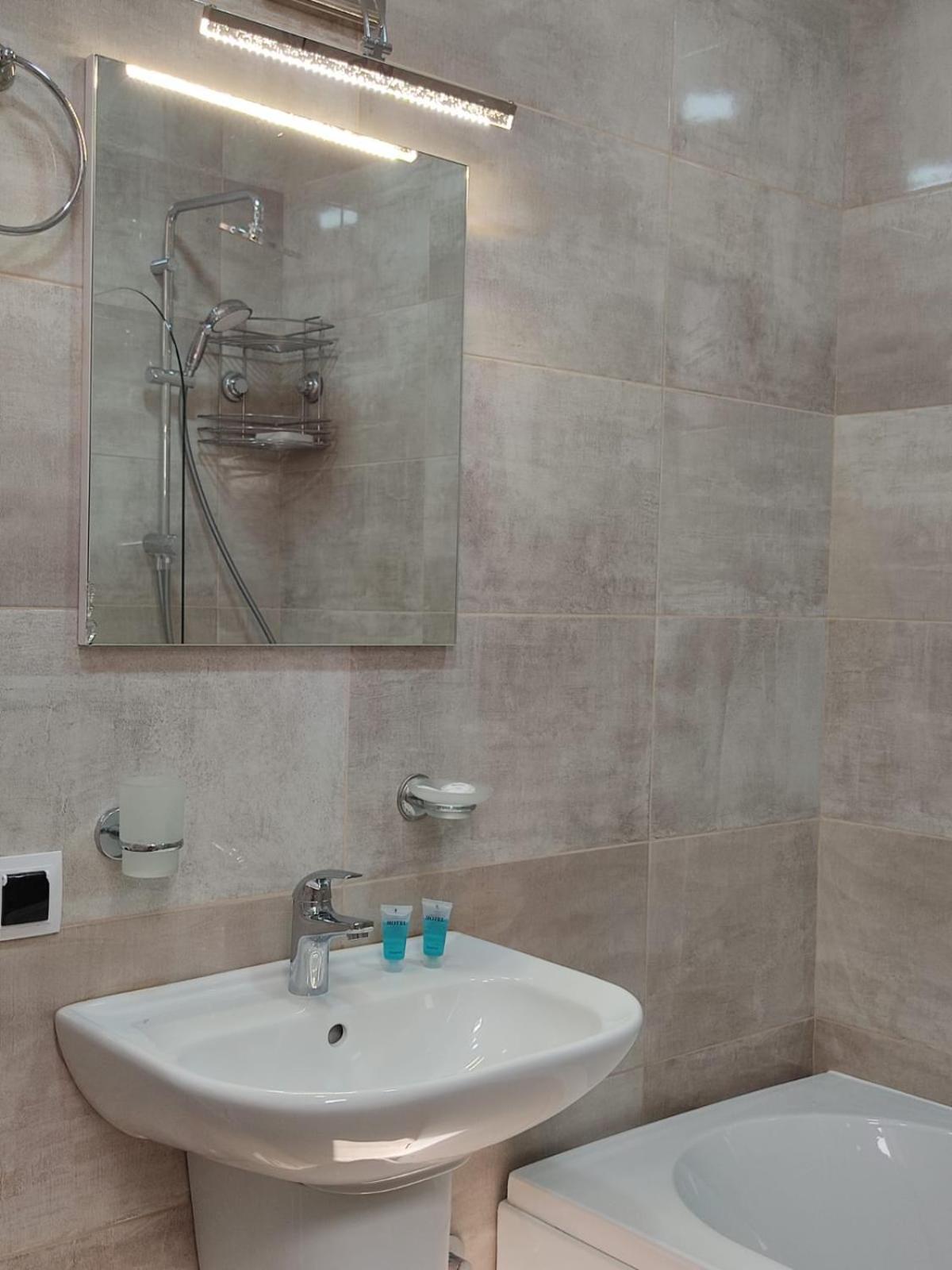 Deluxe Double Room (2 Adults + 1 Child) photo 3