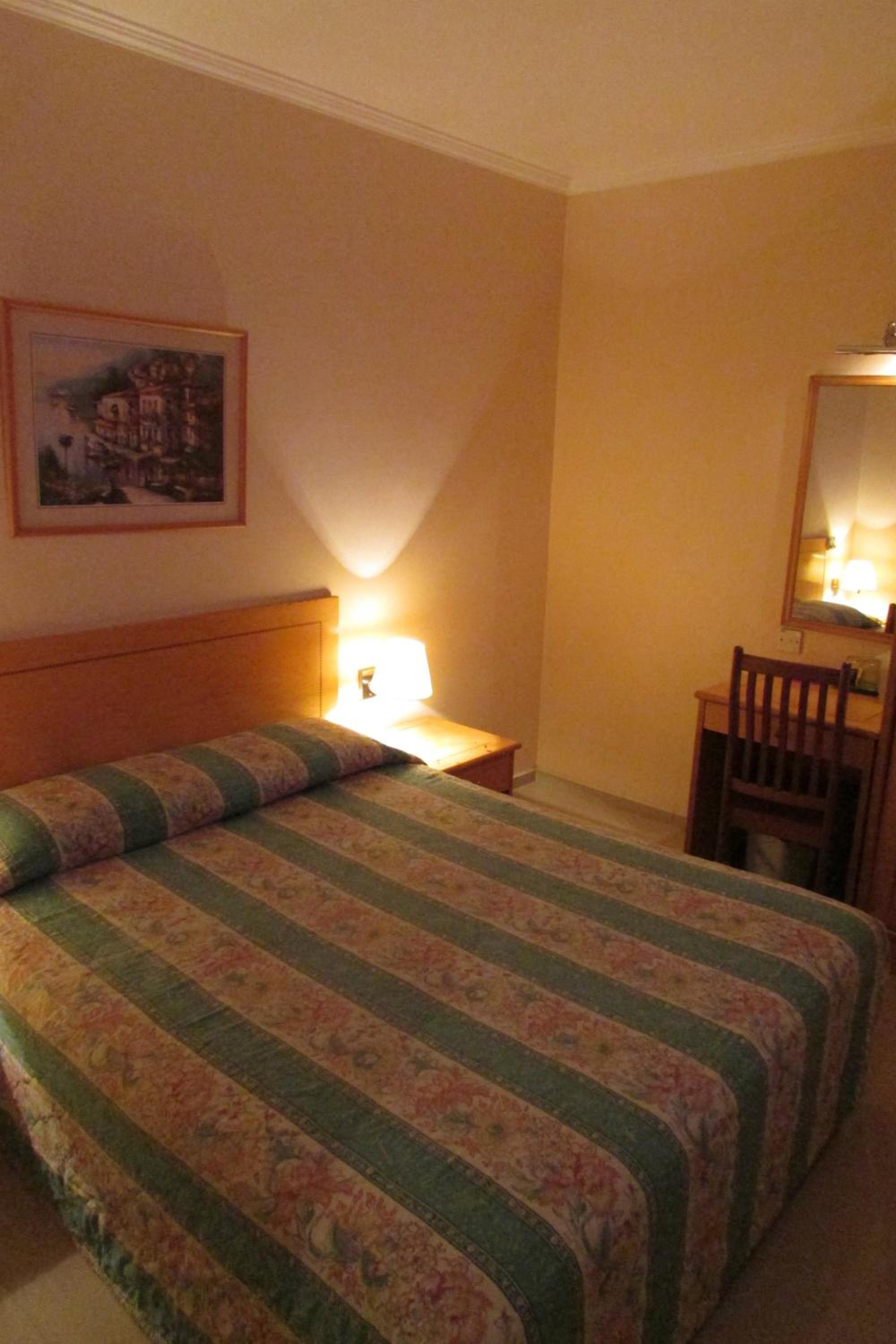 Standard Queen Room photo 1