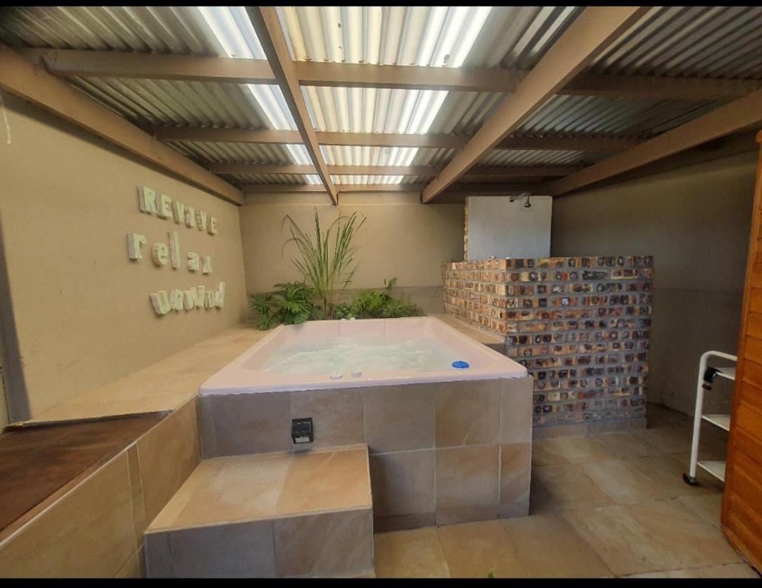 Double Room with Patio - Photo 8