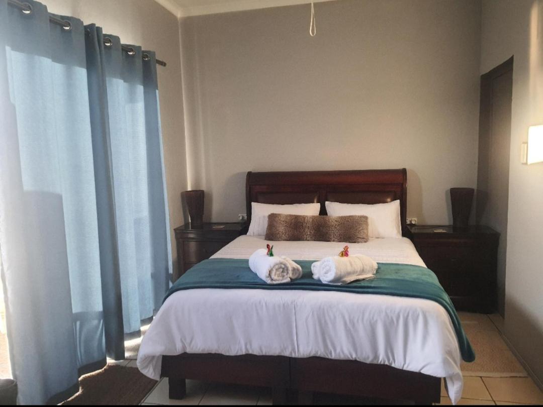 Double Room with Patio - Photo 19