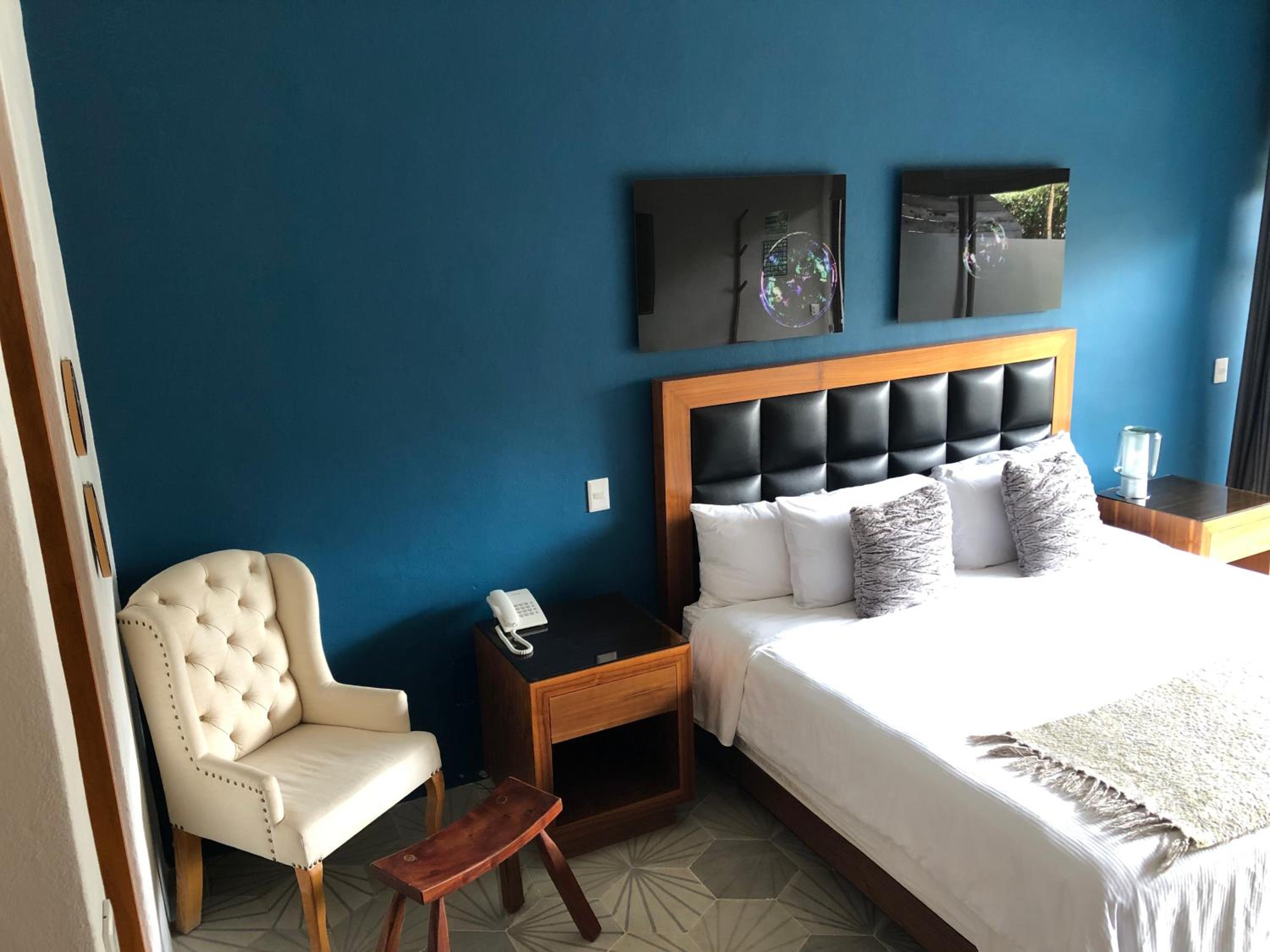 Standard King Room - Photo 3