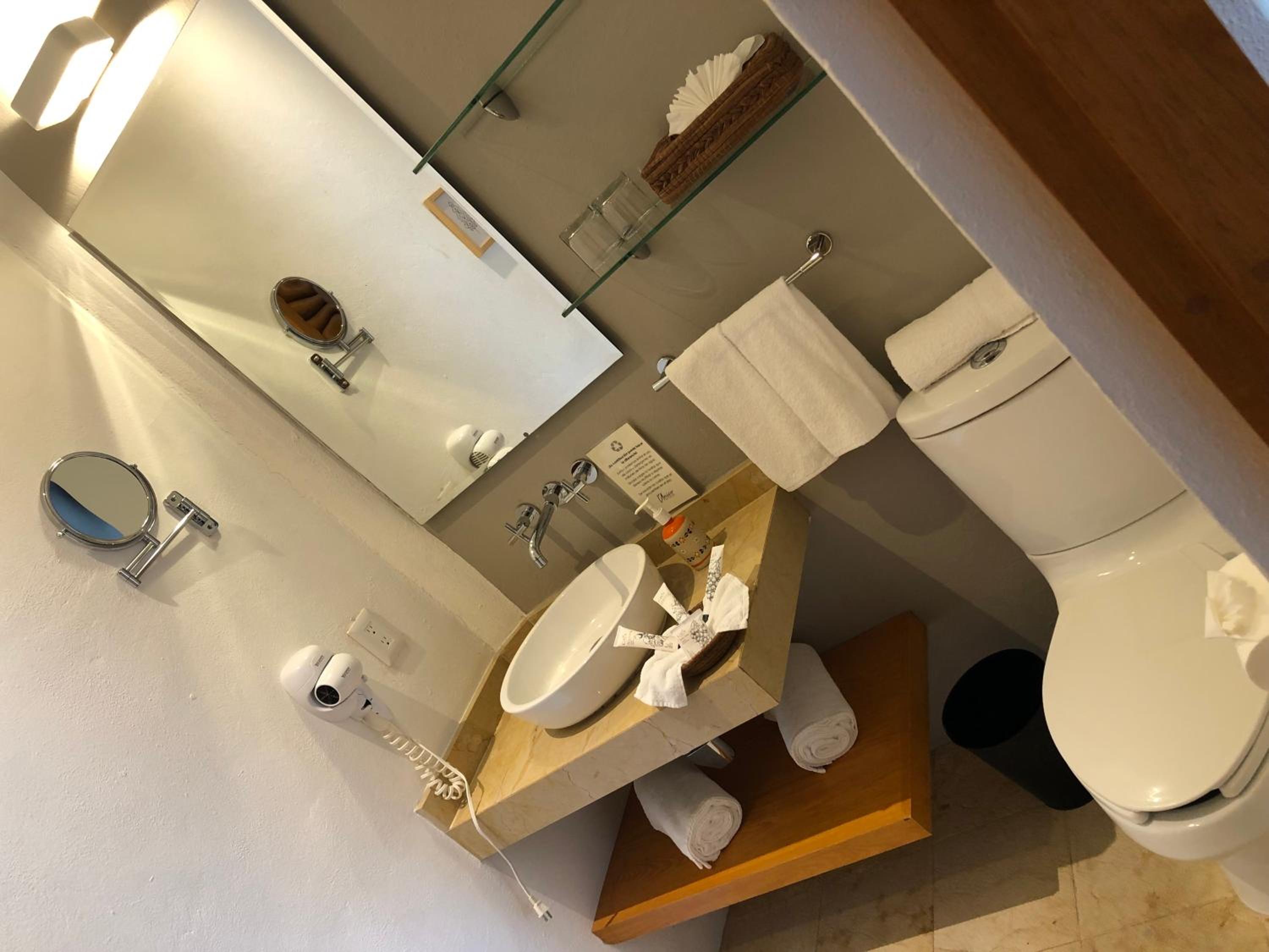 Standard King Room - Photo 2