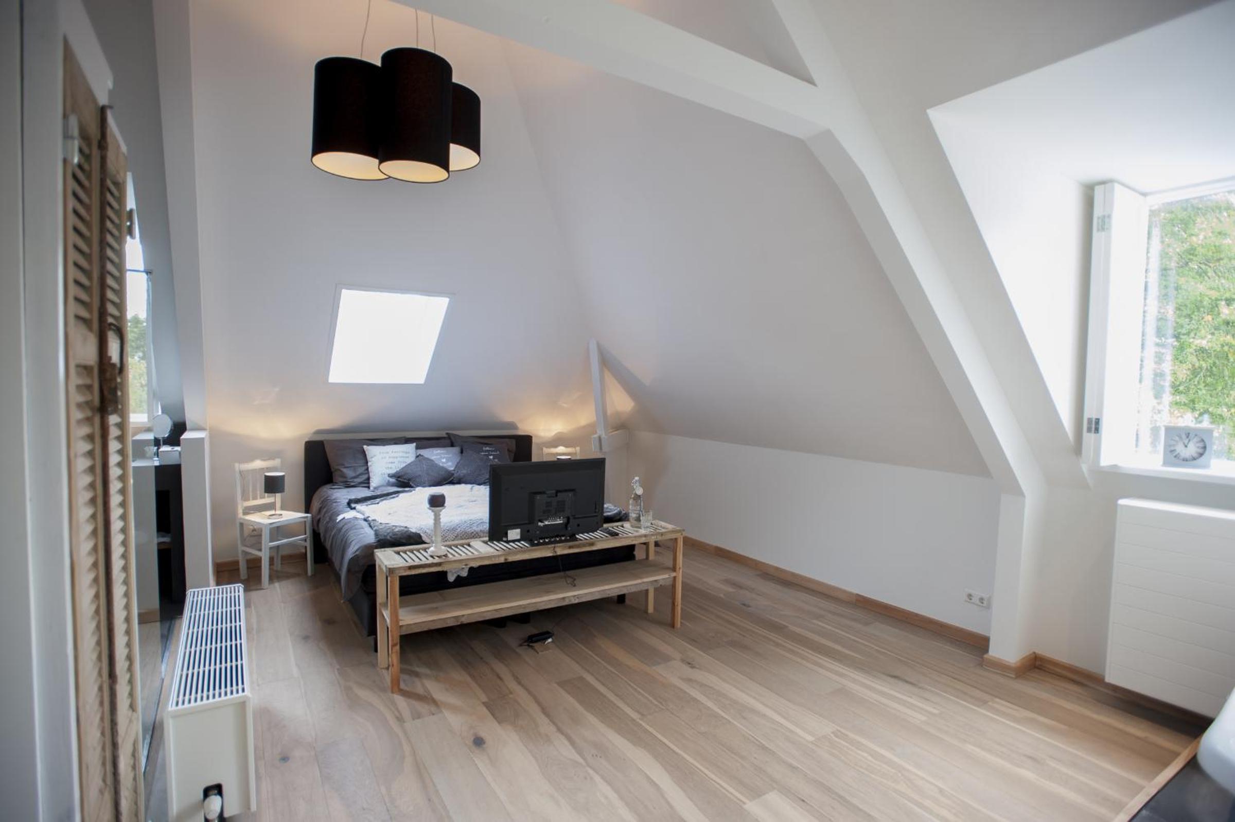 Deluxe Double Room with Bath - Photo 1