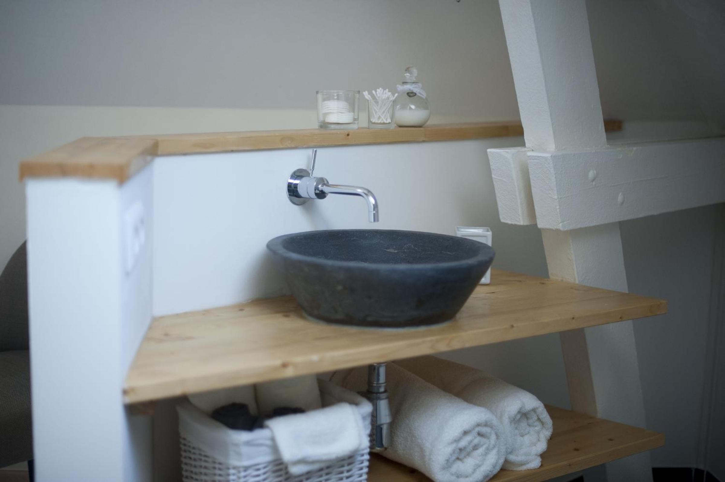 Double or Twin Room with Garden View - Photo 4