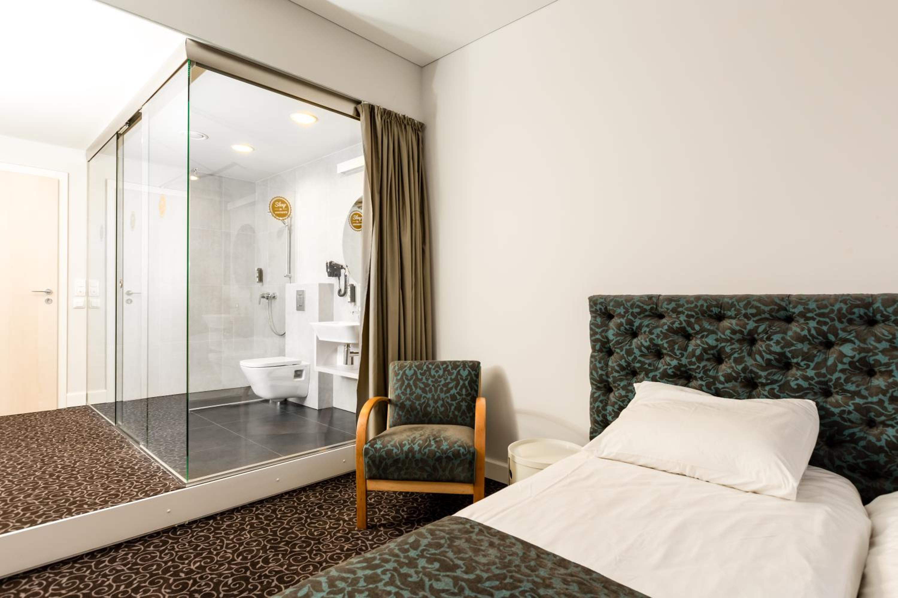 Deluxe Double or Twin Room - Photo 8