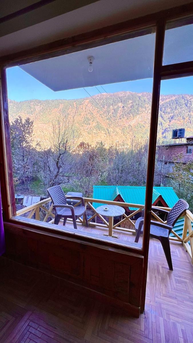 Deluxe Double Room with Balcony - Photo 5
