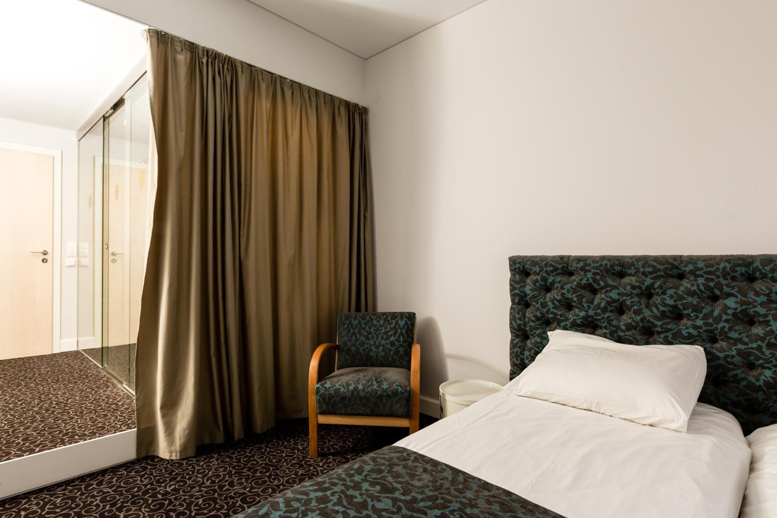 Deluxe Double or Twin Room - Photo 7