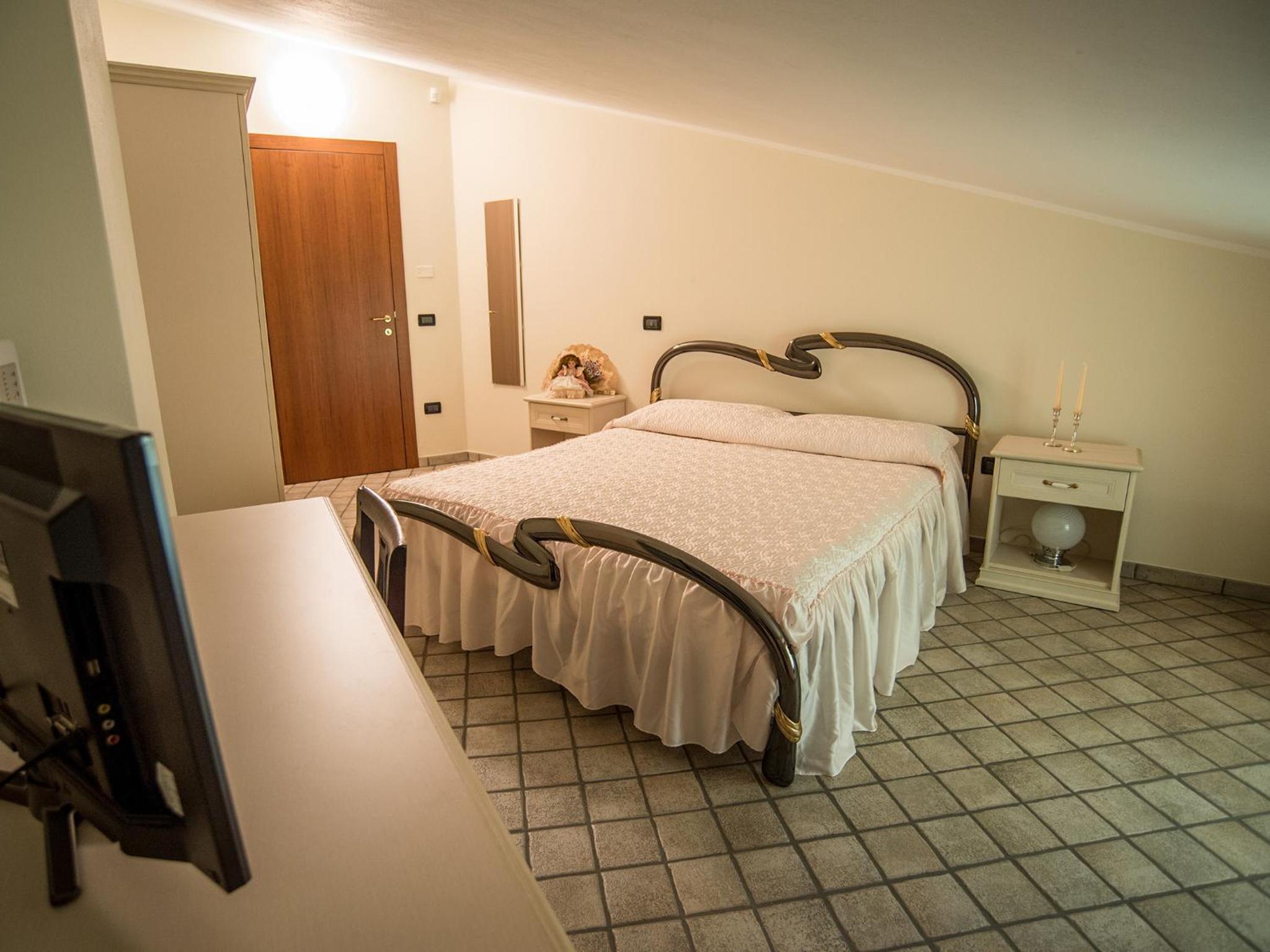 Deluxe Room - Photo 4