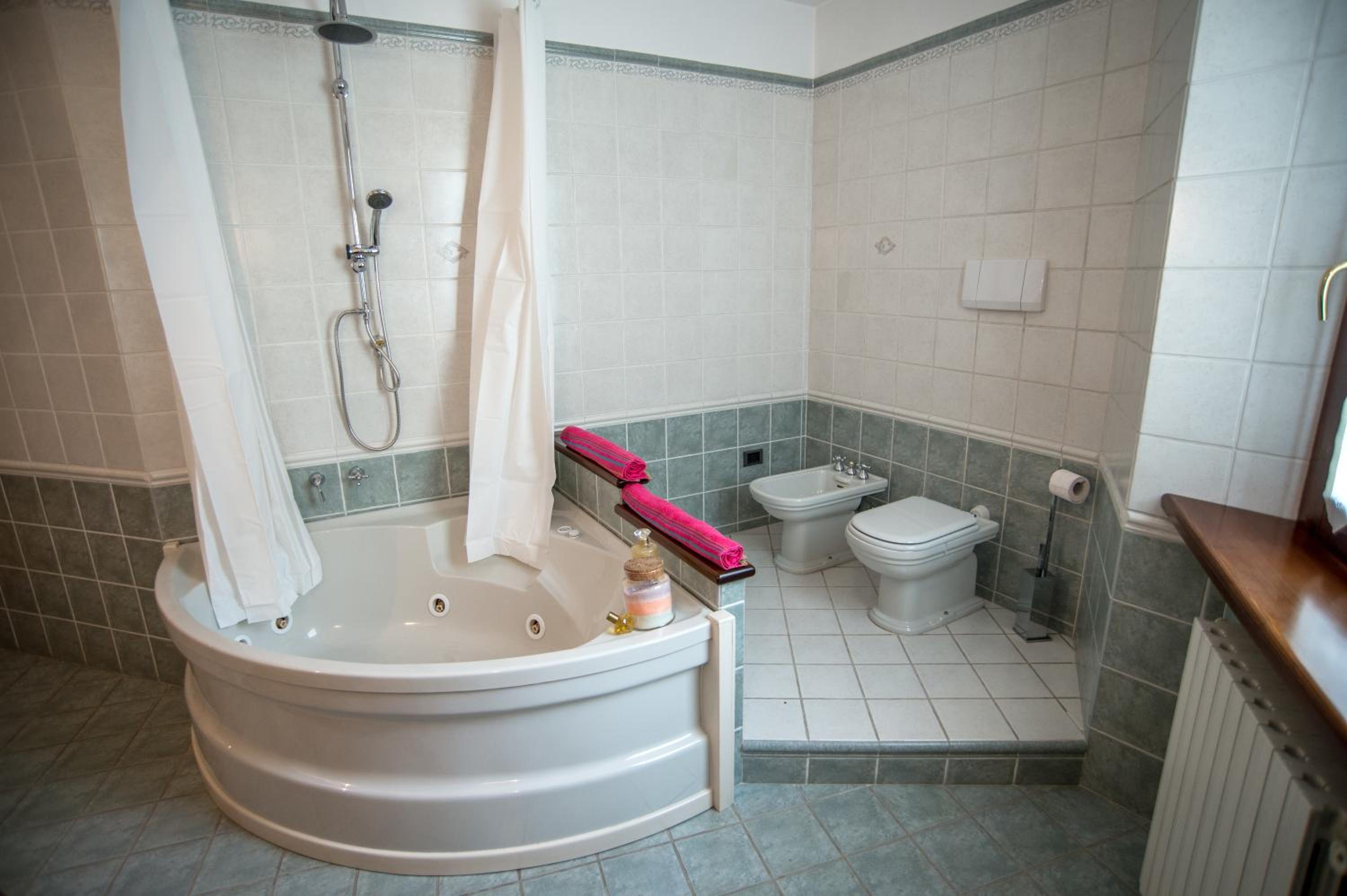 Deluxe Room - Photo 3