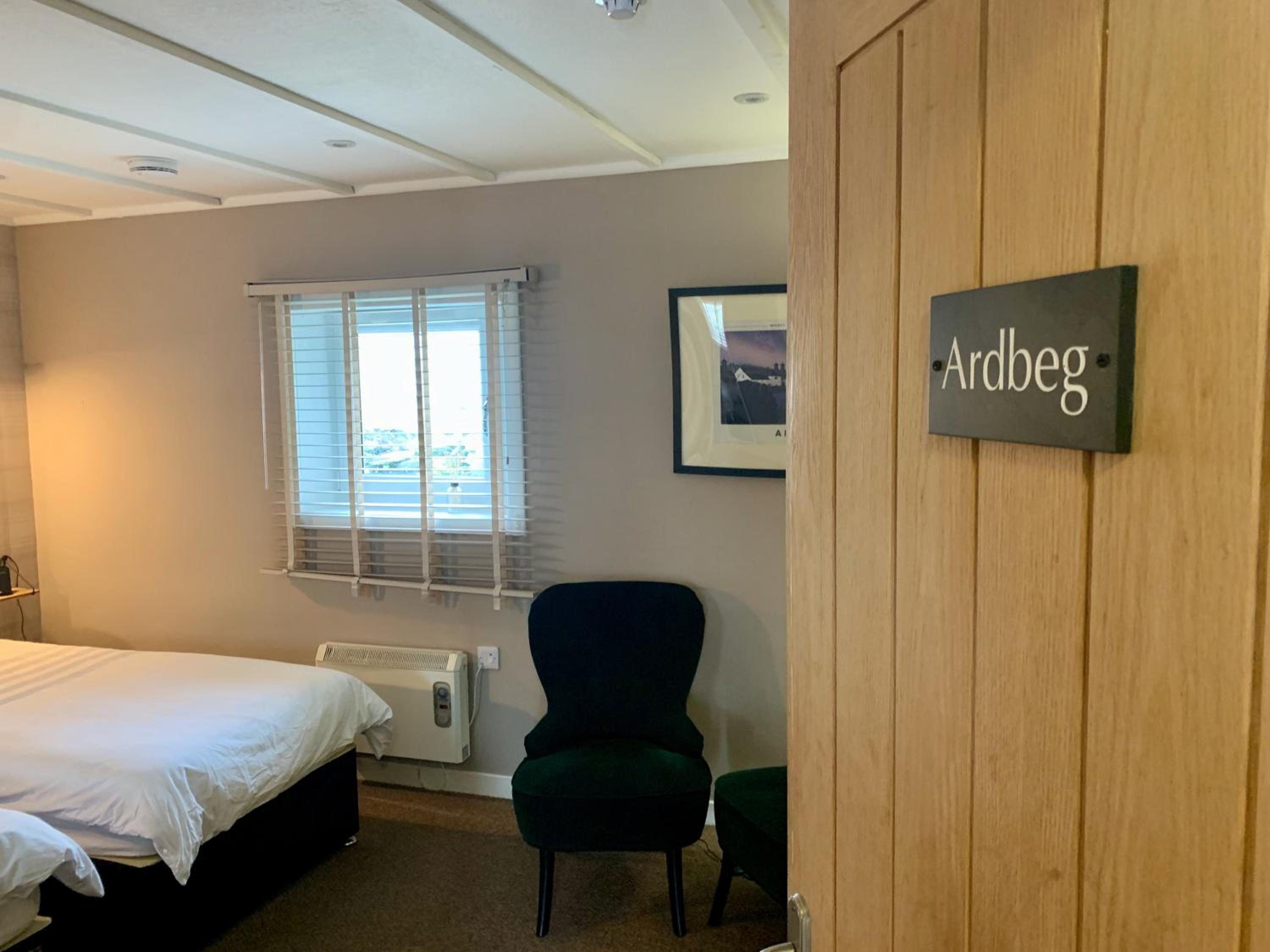 Double or Twin Room with Bathroom - Photo 4