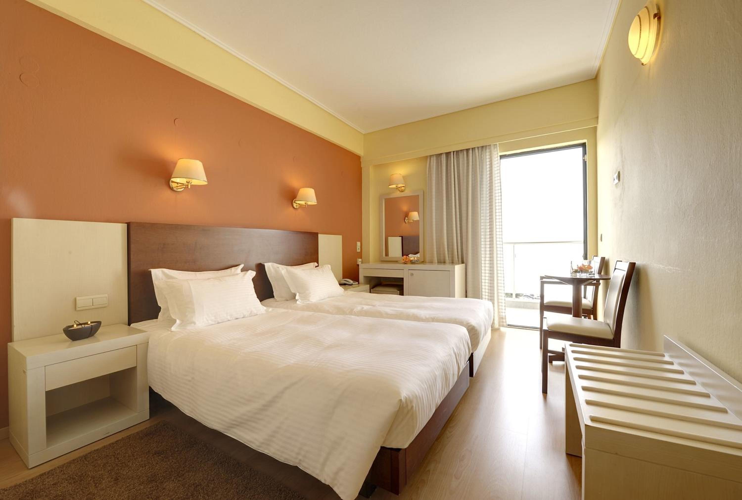 Superior Twin Room with Sea View - Photo 2