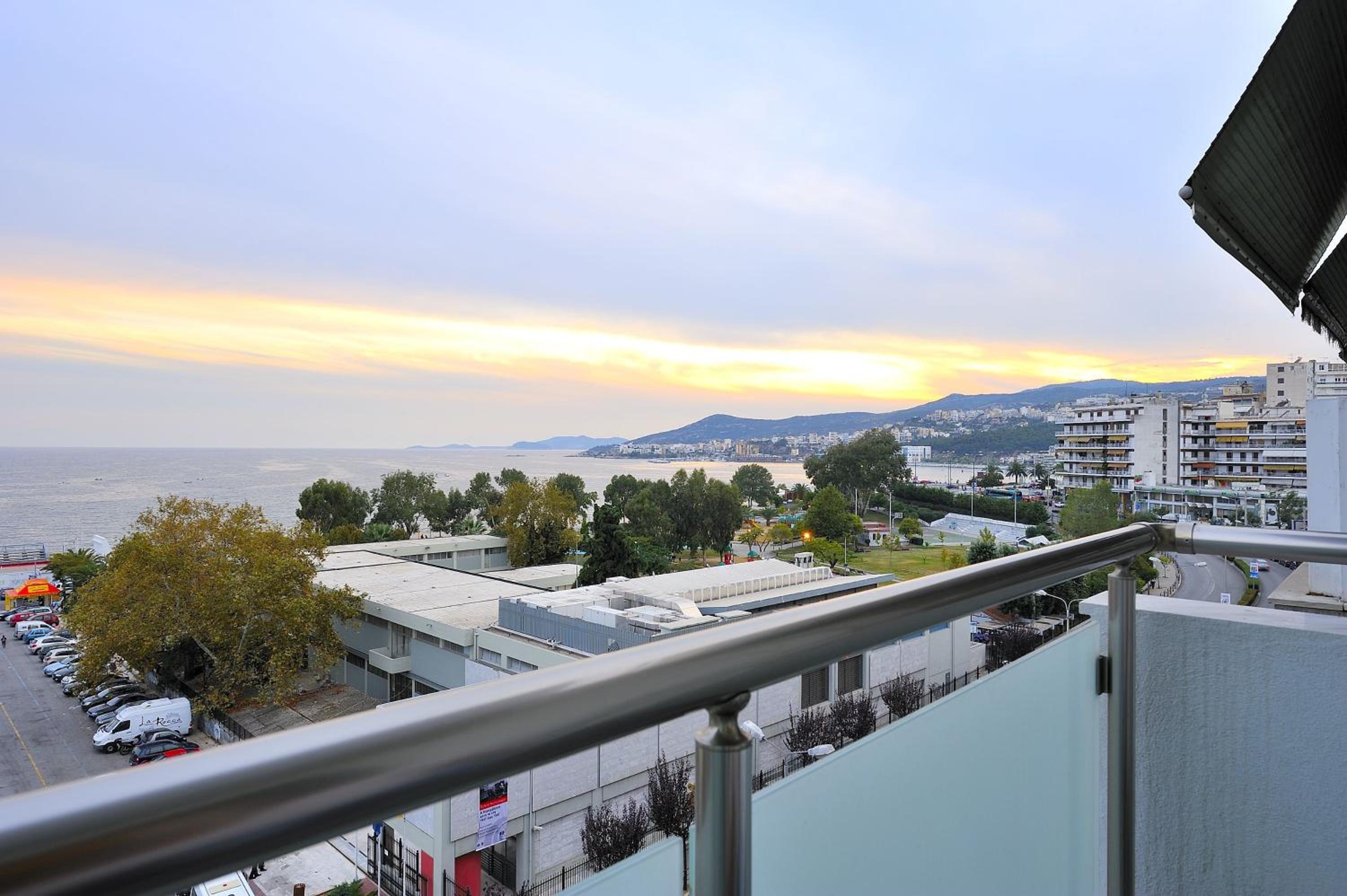 Superior Twin Room with Sea View - Photo 3
