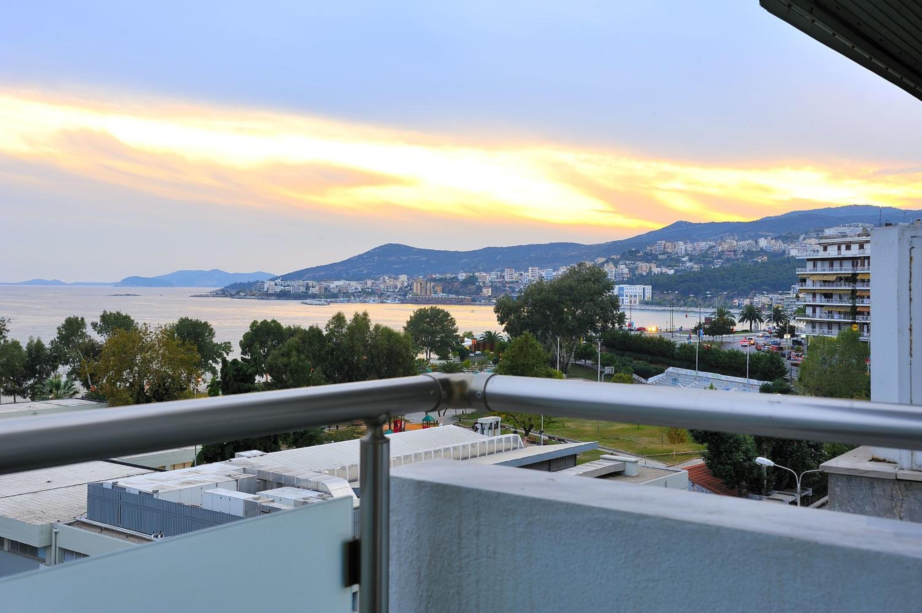 Superior Twin Room with Sea View - Photo 12