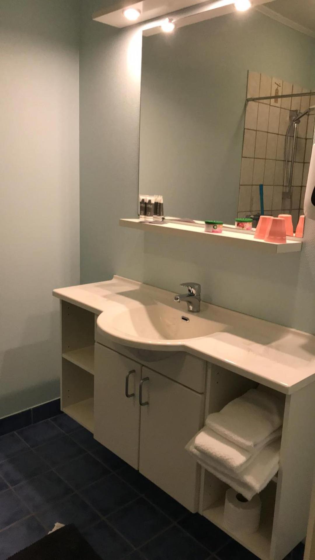 Double Room with Private Bathroom - Photo 3