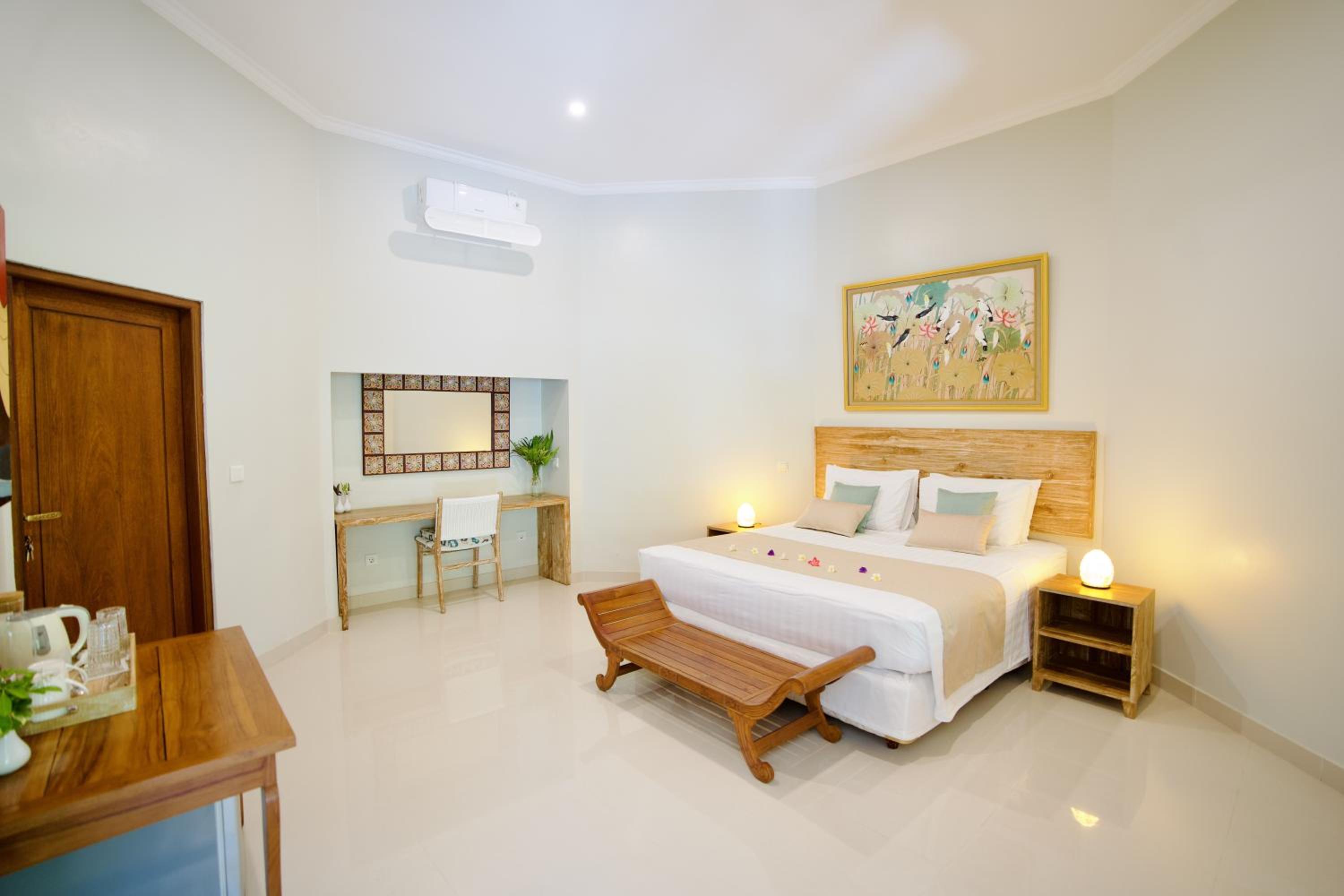 Deluxe Double Room with Balcony photo 2
