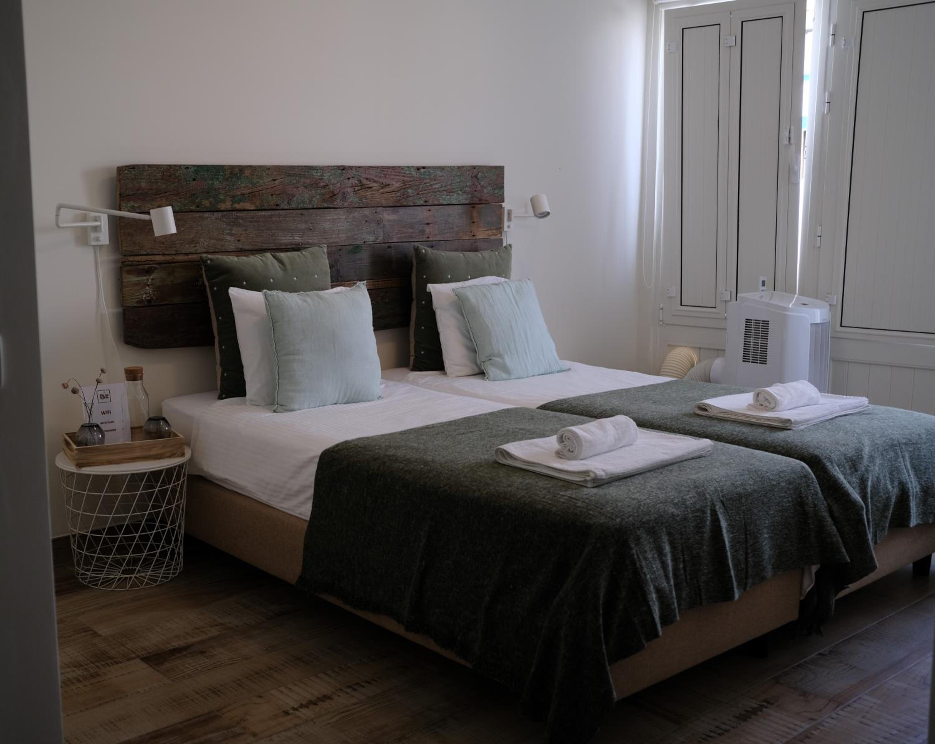 Double Room with Private Bathroom - Photo 10