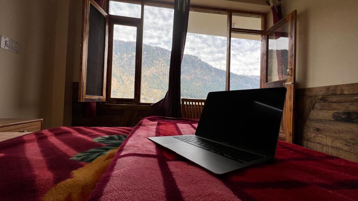 Deluxe Double or Twin Room with Mountain View - Photo 10