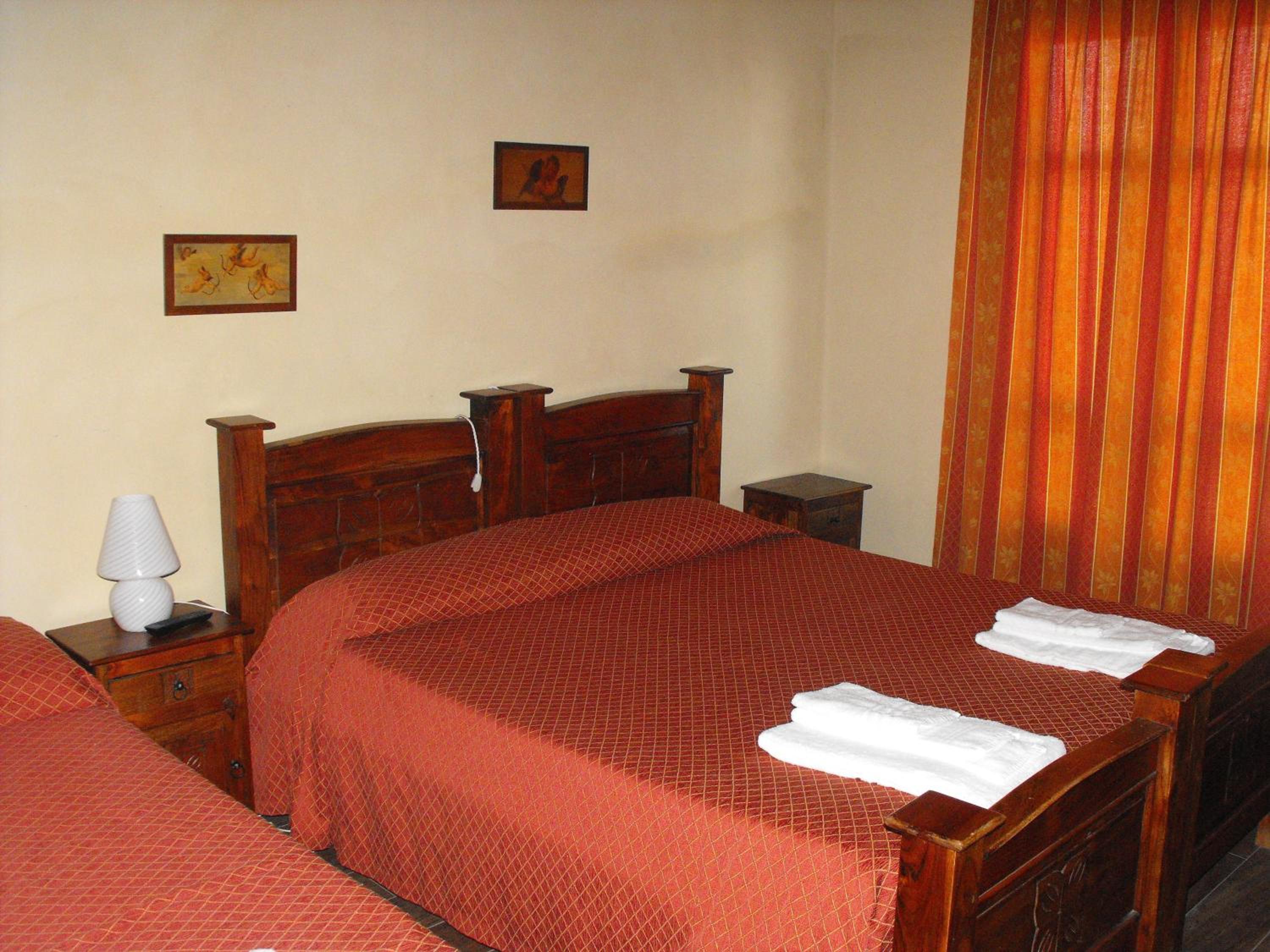 Double Room With Extra Bed photo 2