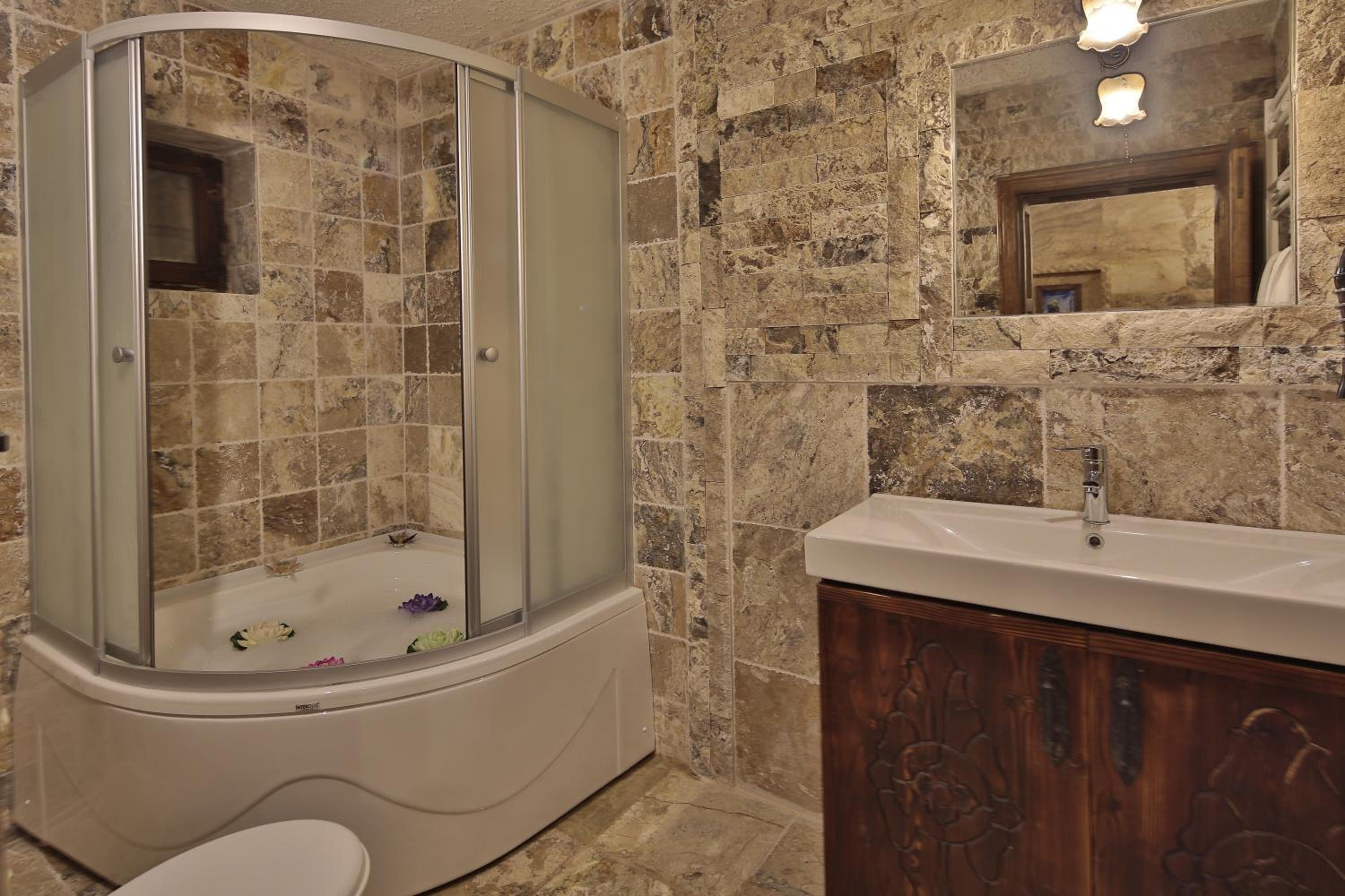 Suite - Photo 12
