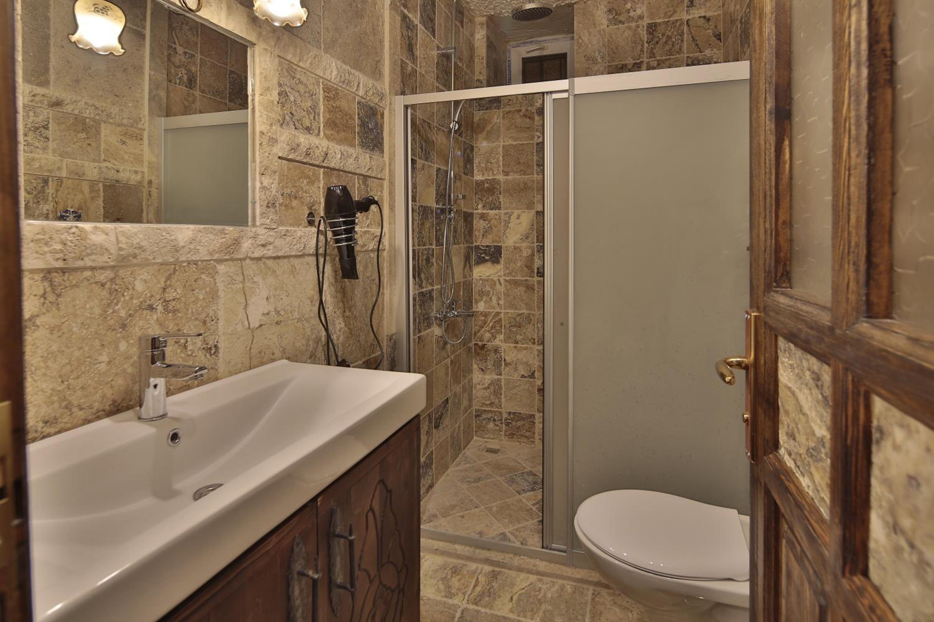 Standard Twin or Double Room - Photo 11