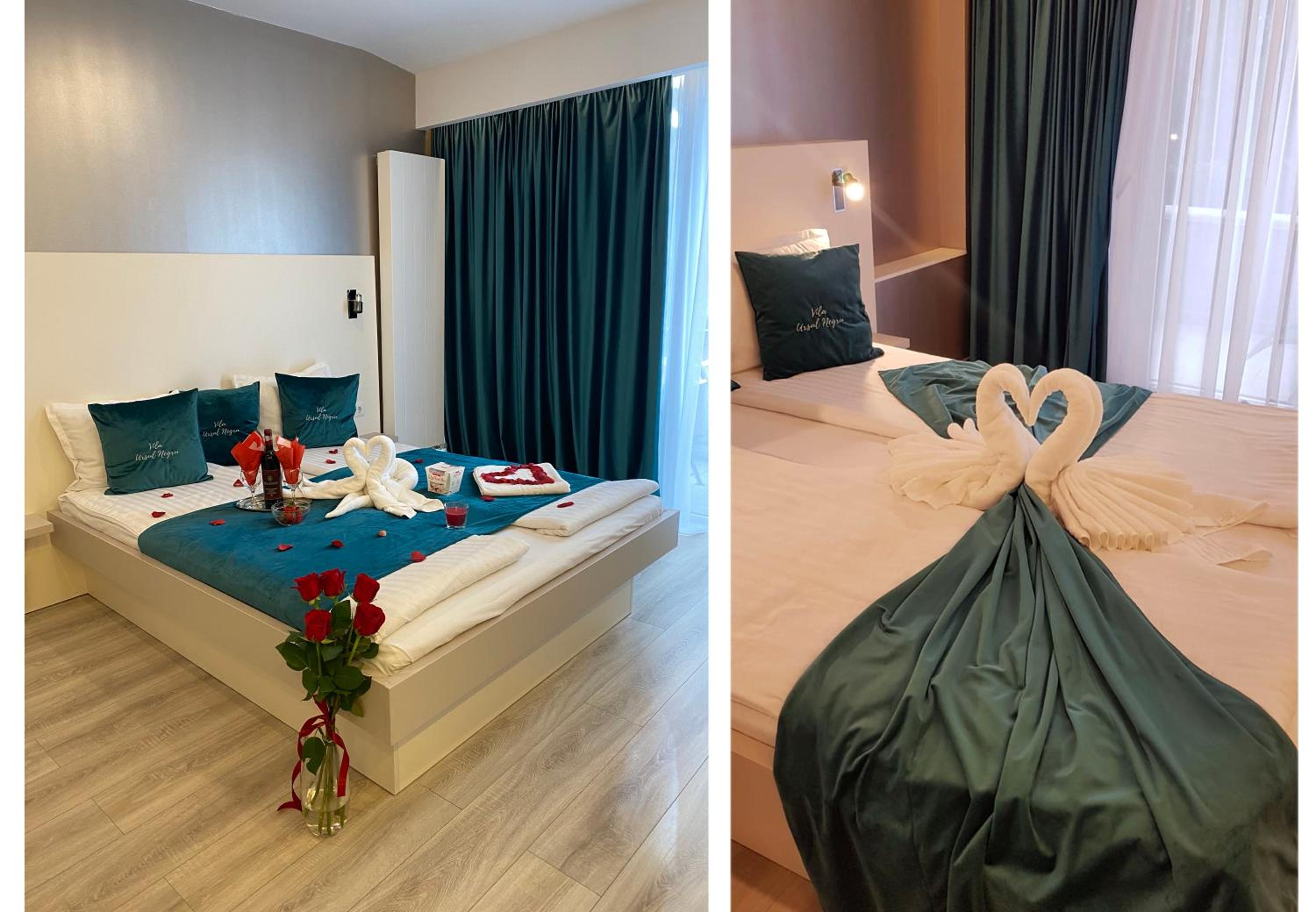 Deluxe Double Room with Balcony - Photo 11