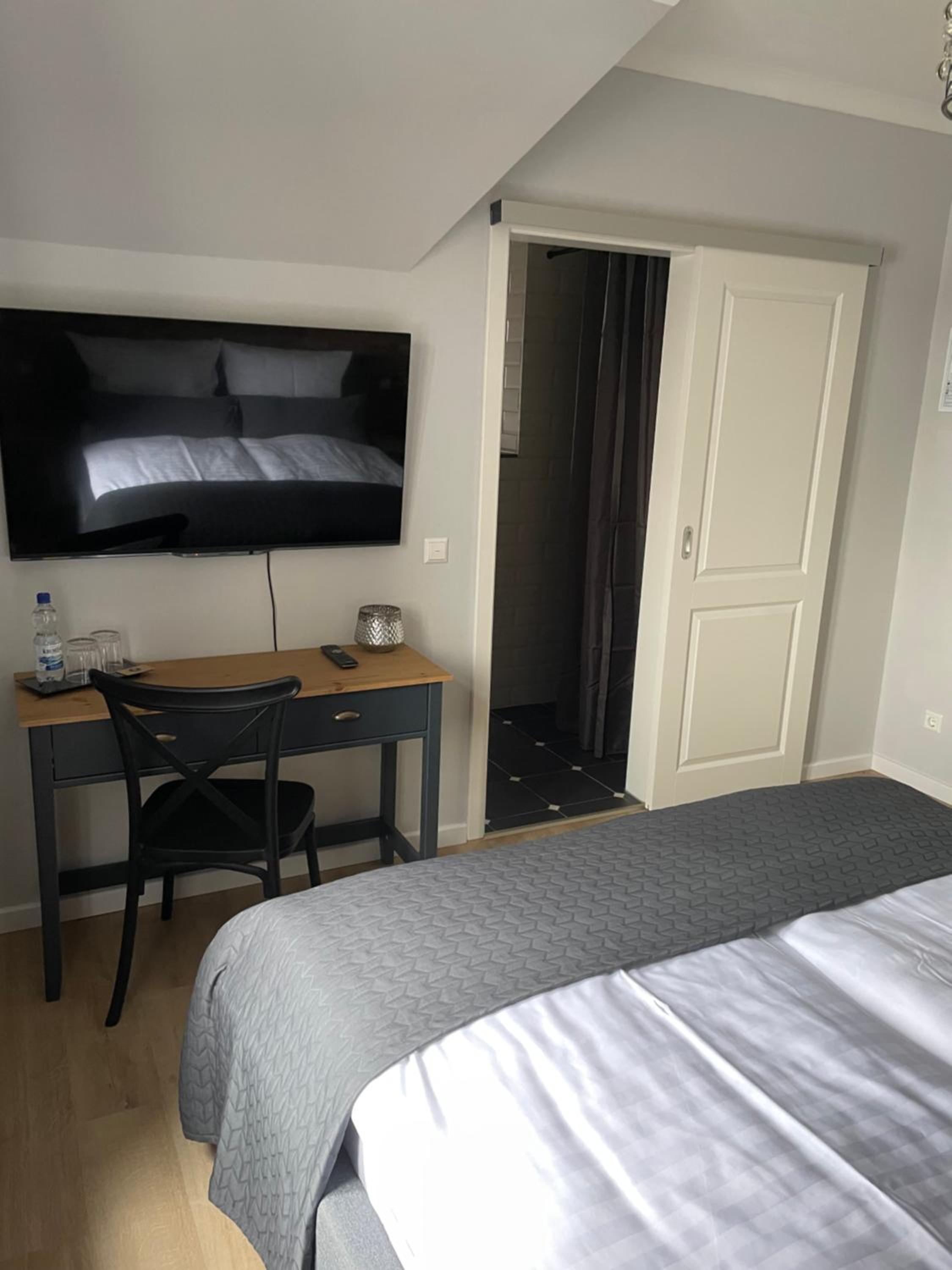 Small Double Room photo 1