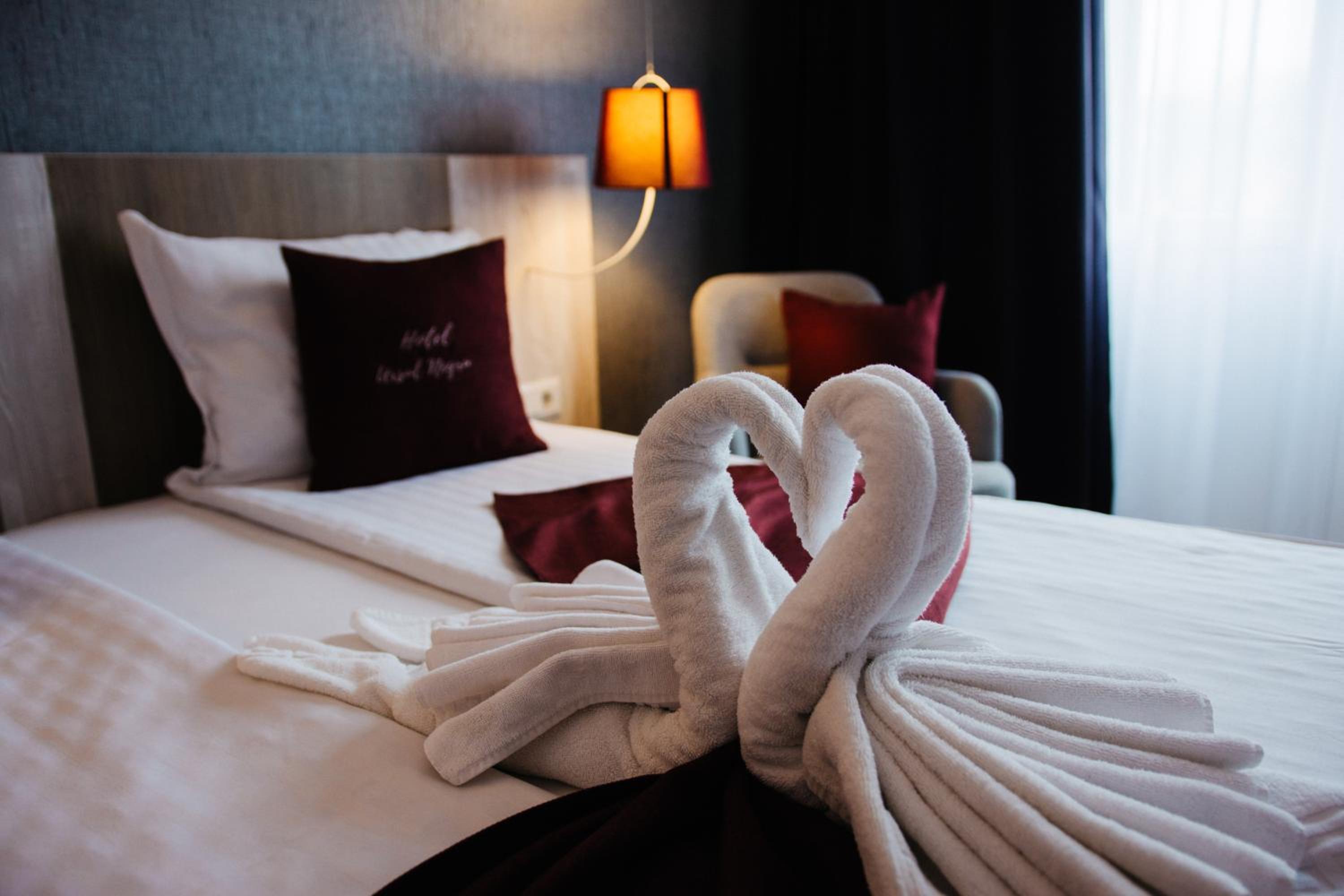 Deluxe Double Room with Balcony - Photo 3