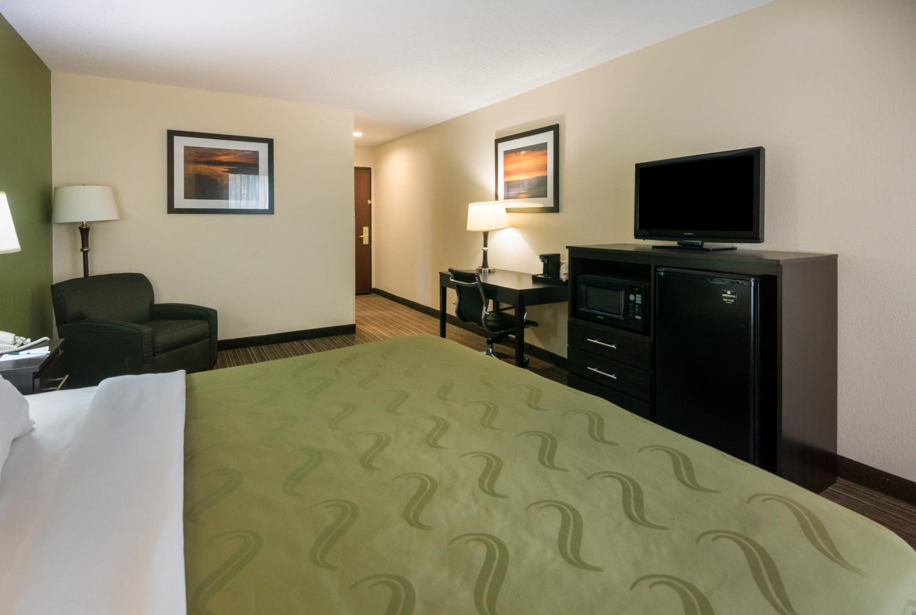 King Room - Non-Smoking - Photo 1
